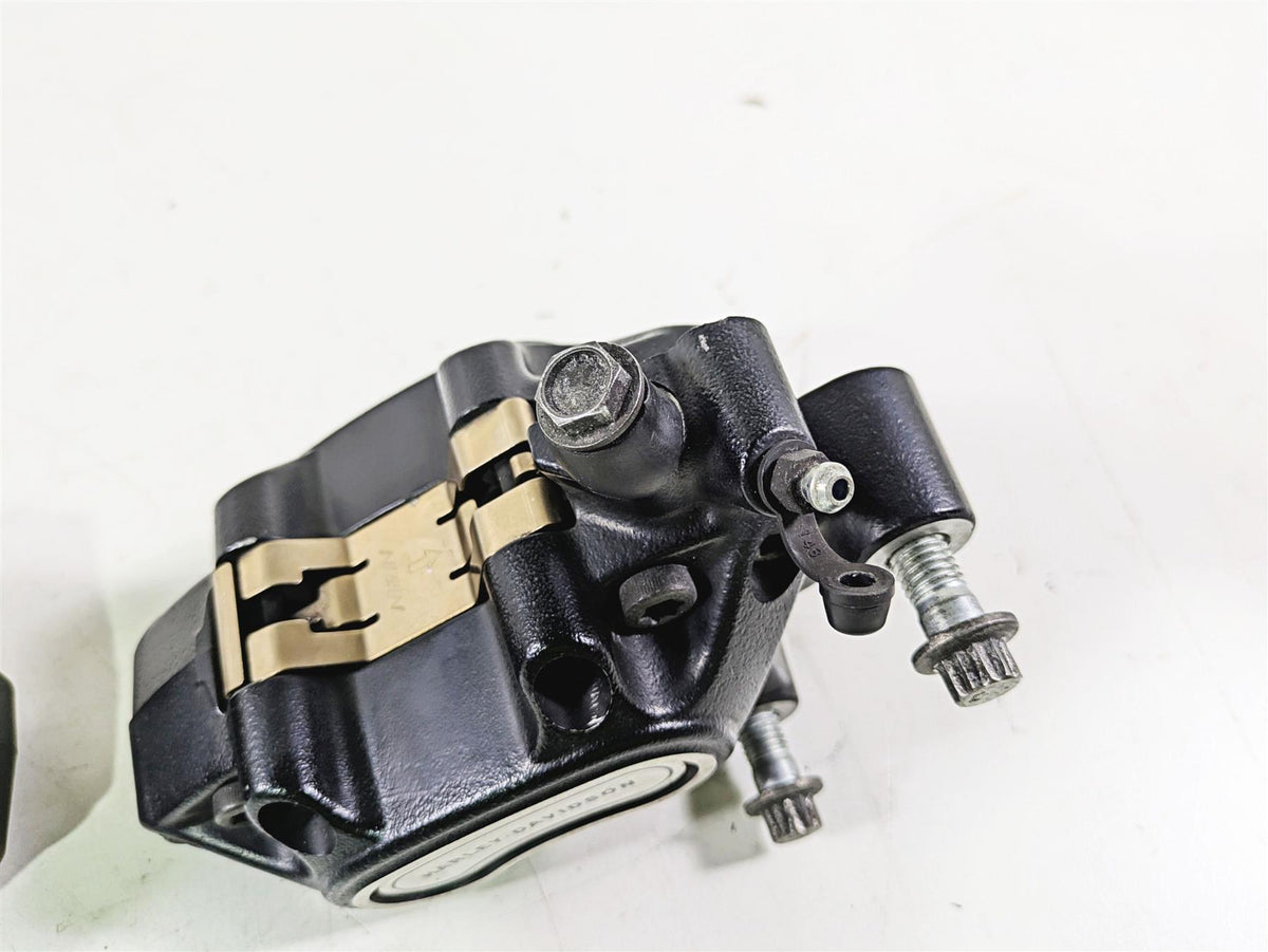 2018 Harley Softail FXFBS Fat Bob Front Brake Caliper Set 41300095 41300205 {{ shop.shopifyCountryName }} - Mototech271