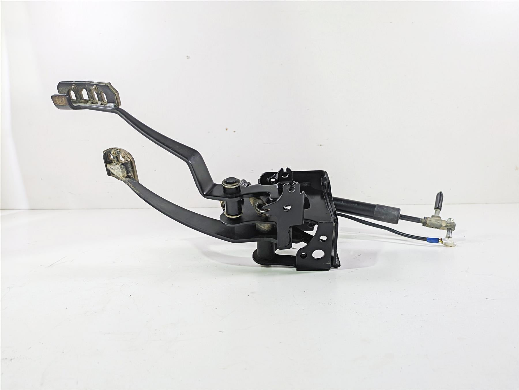 2020 Yamaha YXZ1000 R SS XTR Foot Pedal & Mount Set B57-F2548-01-00 {{ shop.shopifyCountryName }} - Mototech271