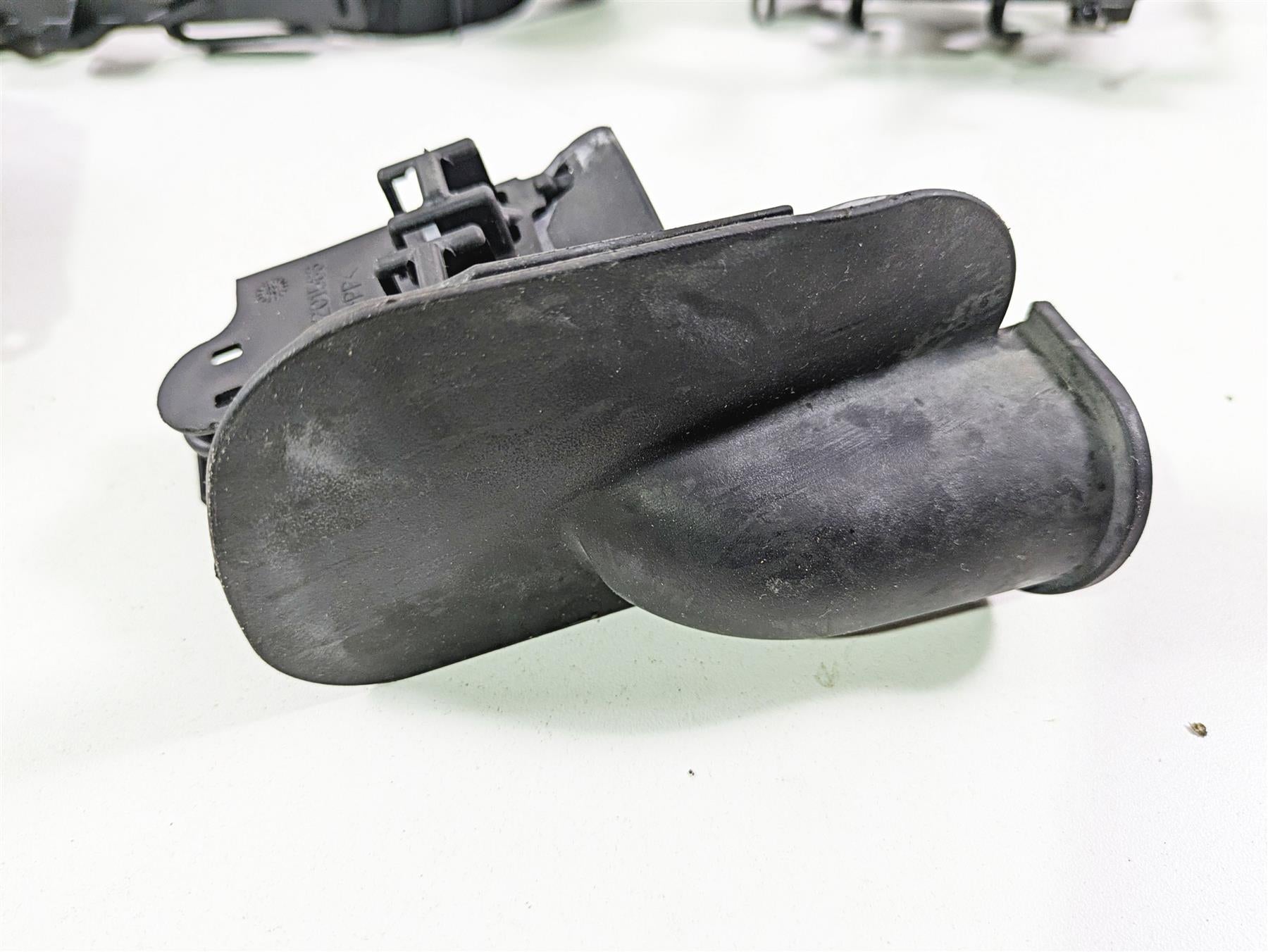 2018 Harley FLHCS Softail Heritage 115th Plastic Electric Holder Set 69201675 {{ shop.shopifyCountryName }} - Mototech271