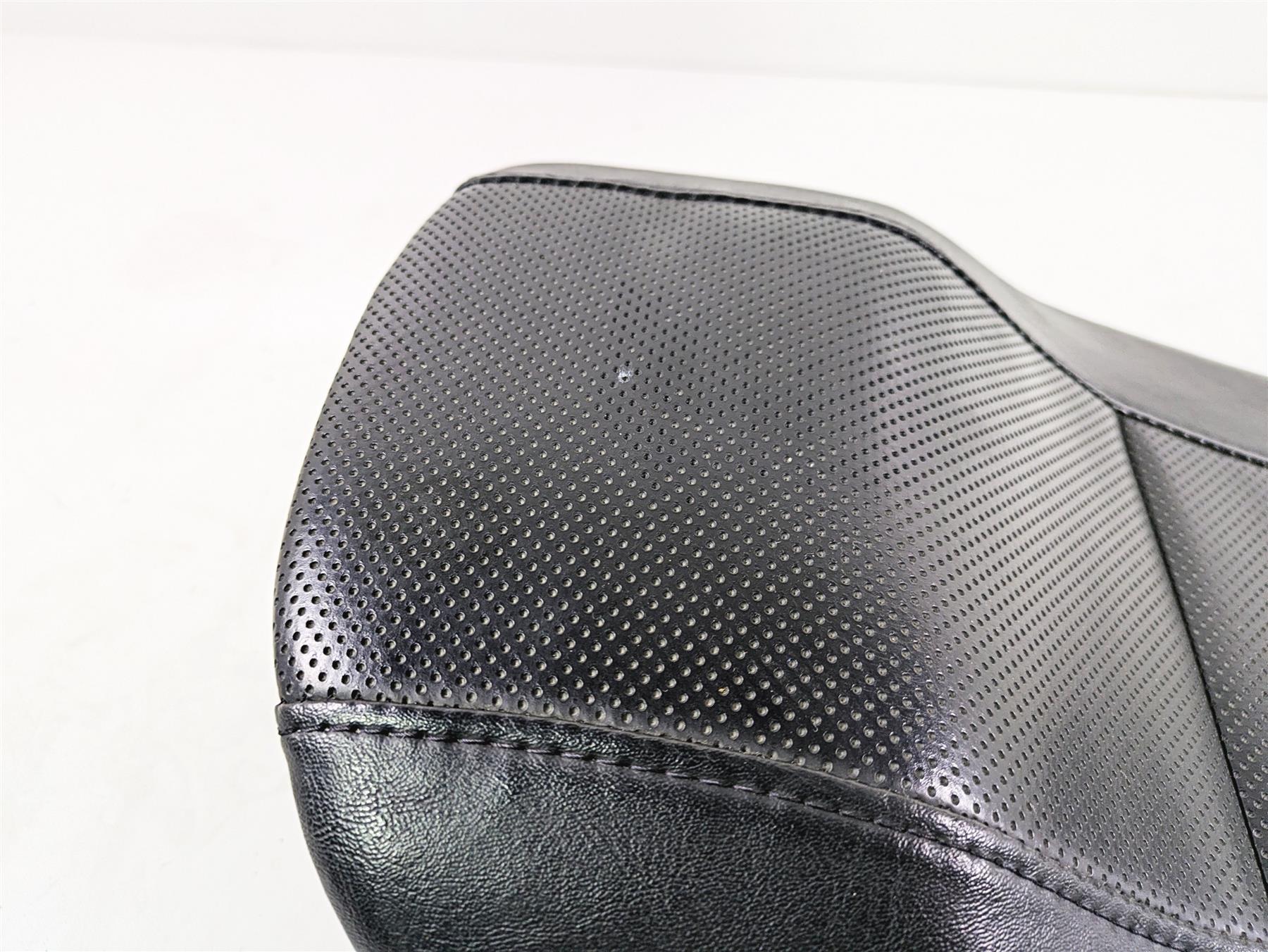 2006 Harley VRSCR Street V-Rod Front Rider Seat Saddle 52415-06 {{ shop.shopifyCountryName }} - Mototech271