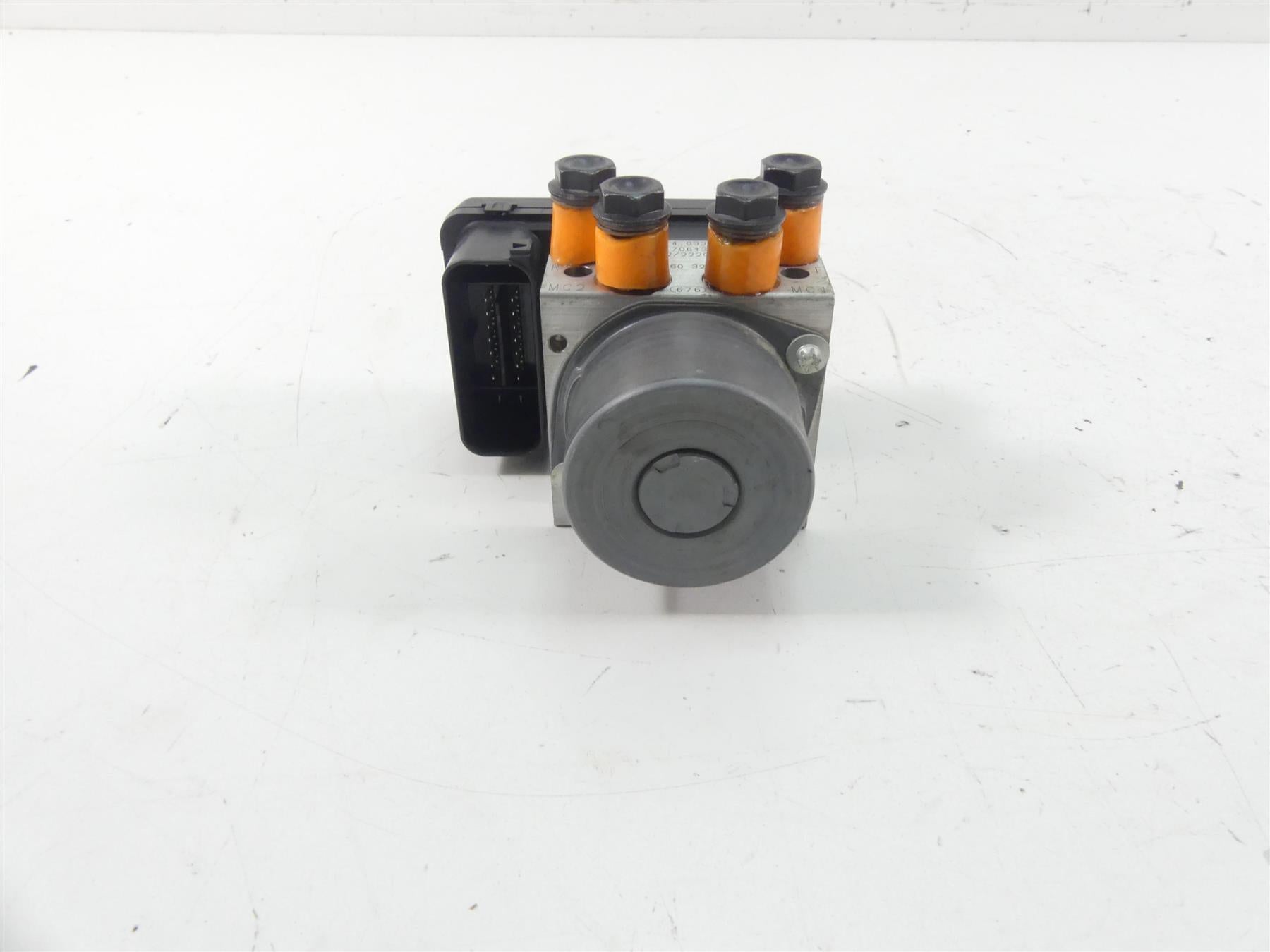 2018 Ducati Hypermotard 939 SP Abs Brake Pump Control Unit Module 54240402A {{ shop.shopifyCountryName }} - Mototech271