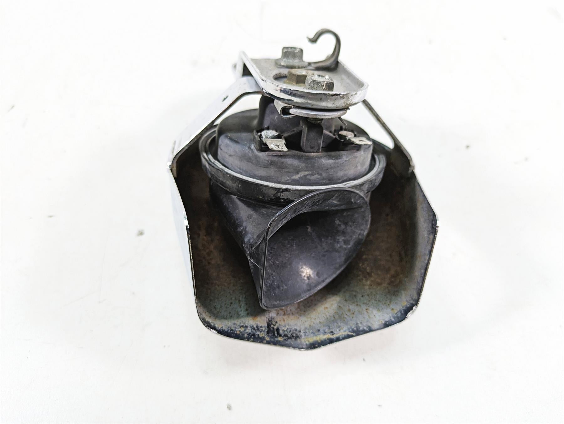 1999 Harley Dyna FXDL Low Rider Horn & Chrome Cover 61300478A 69060-90H {{ shop.shopifyCountryName }} - Mototech271