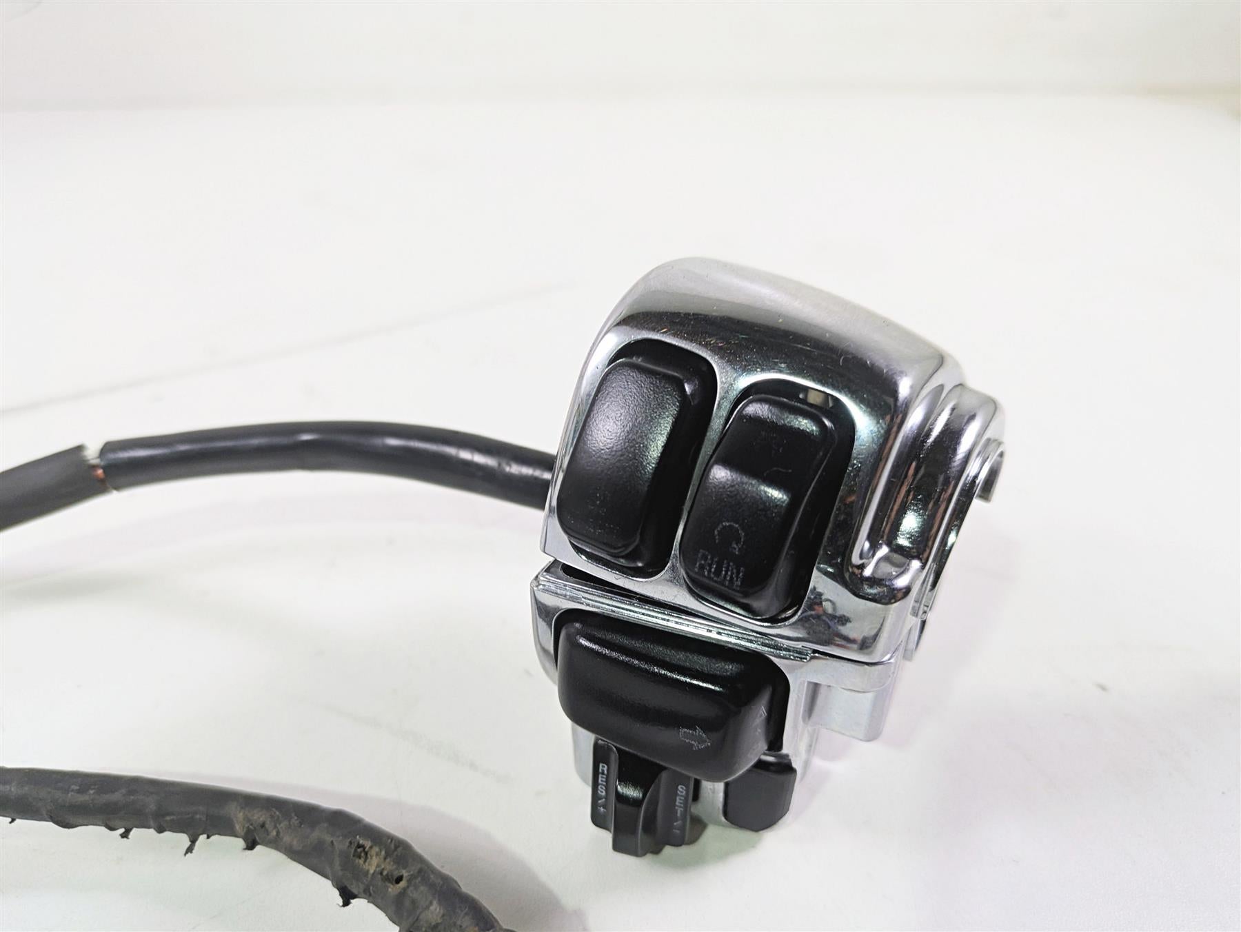 2007 Harley Touring FLHRSE CVO Road King Chrome Hand Control Switch Set 71682-06 {{ shop.shopifyCountryName }} - Mototech271