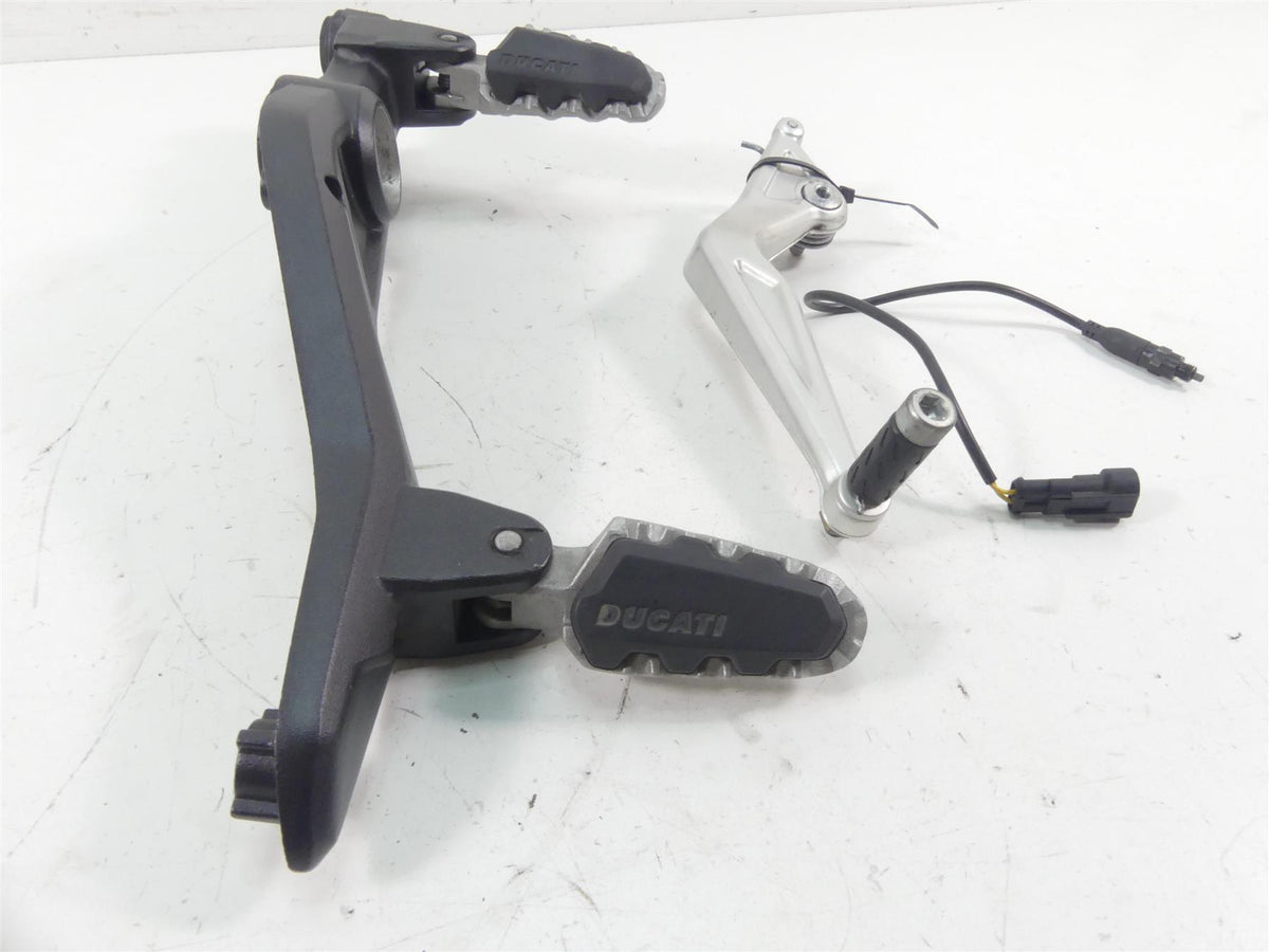 2018 Ducati Hypermotard 939 SP Right Footpeg Bracket Brake Pedal Set 82412101CA {{ shop.shopifyCountryName }} - Mototech271
