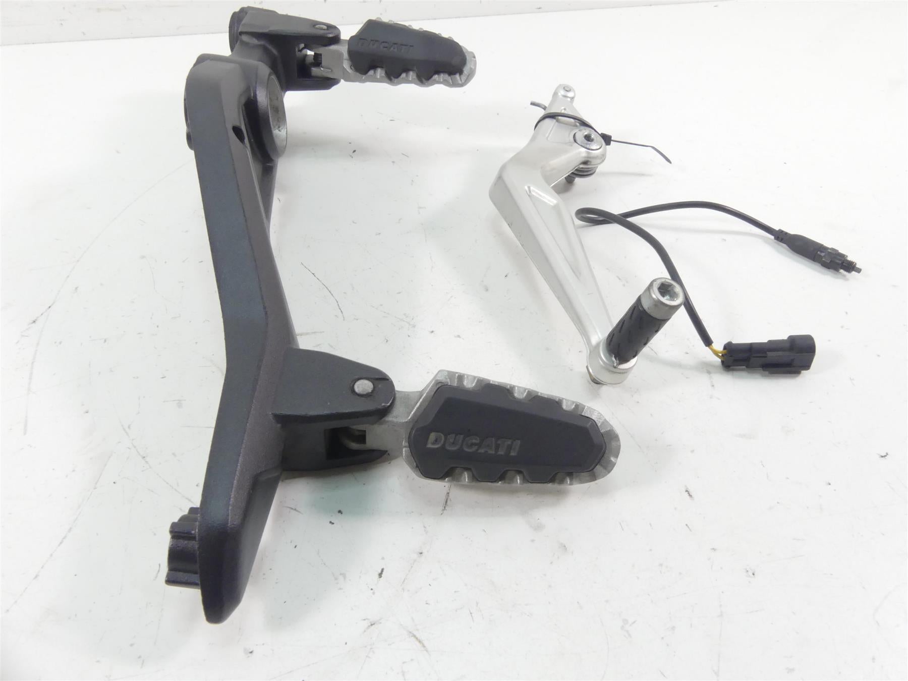 2018 Ducati Hypermotard 939 SP Right Footpeg Bracket Brake Pedal Set 82412101CA {{ shop.shopifyCountryName }} - Mototech271