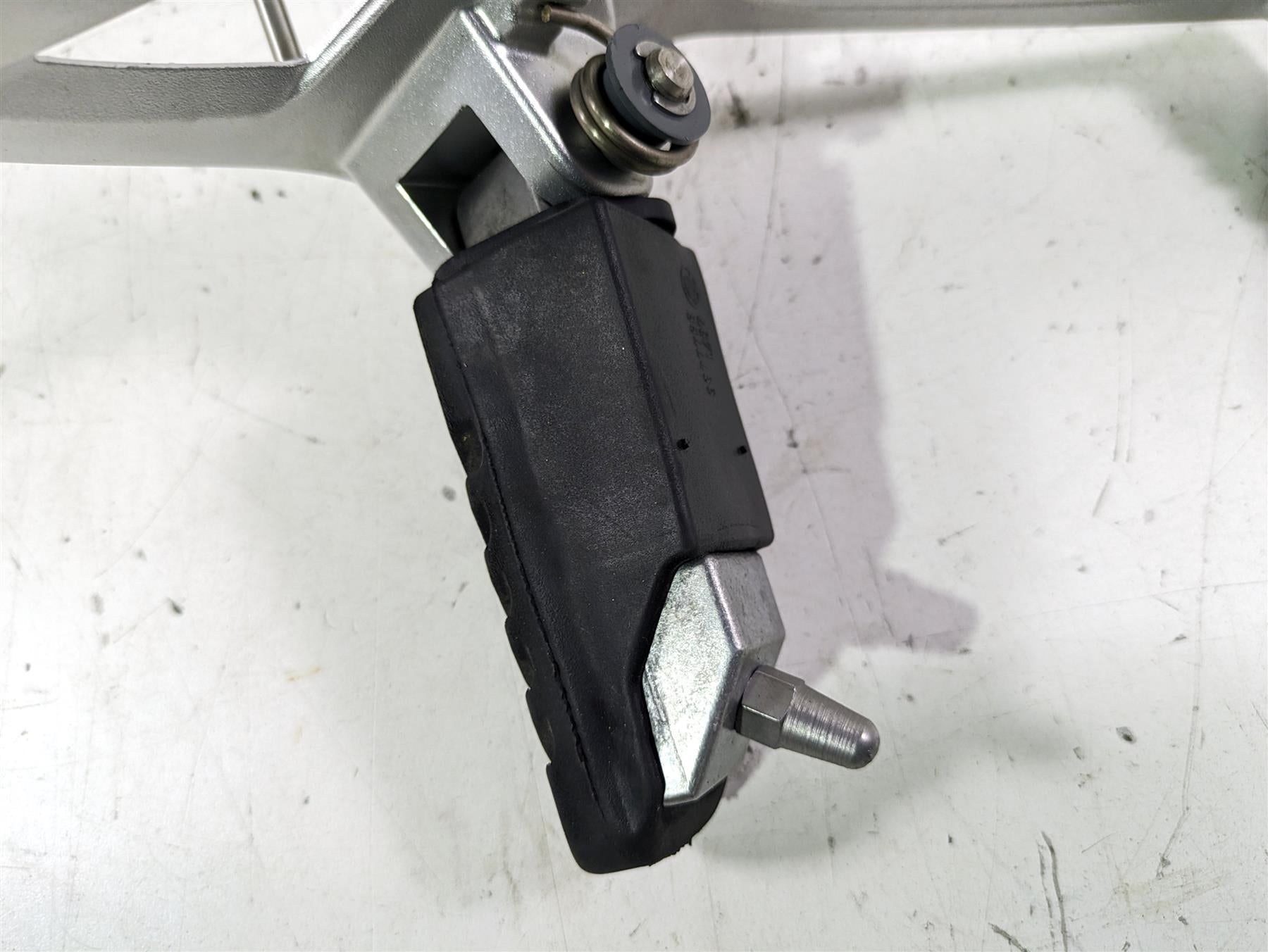 2022 BMW R1250 RT K052 Left Front Footpeg Foot Peg & Shifter Set 46718560382 {{ shop.shopifyCountryName }} - Mototech271