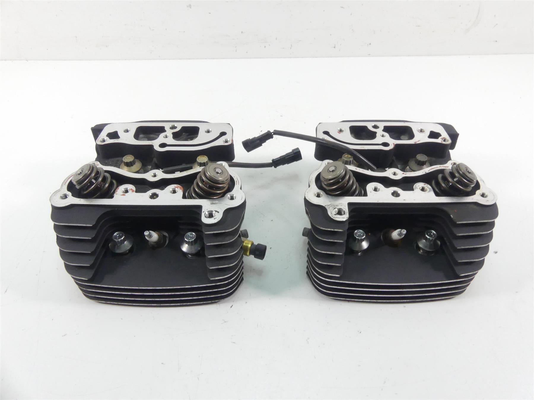 2012 Harley Touring FLHTP Electra Glide Cylinderhead 103ci Heads Set 17728-08 {{ shop.shopifyCountryName }} - Mototech271