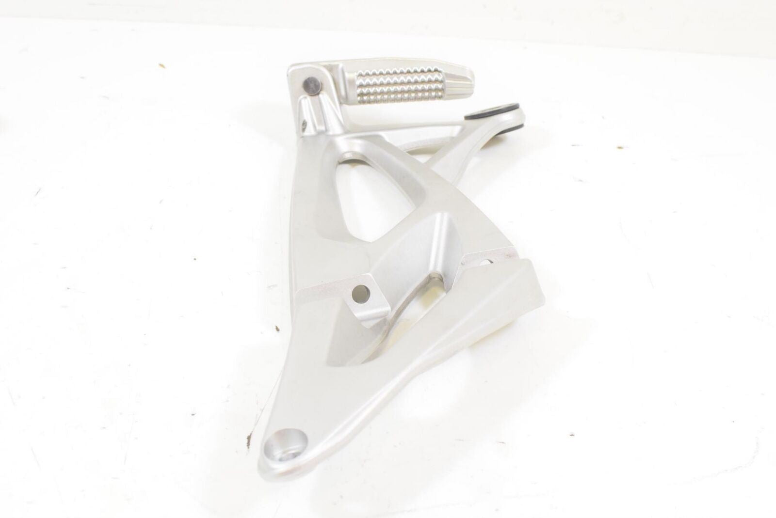 08 BMW K1200R K1200 R Sport K43 Passenger Footpeg Foot Peg Rest 46717660170 {{ shop.shopifyCountryName }} - Mototech271