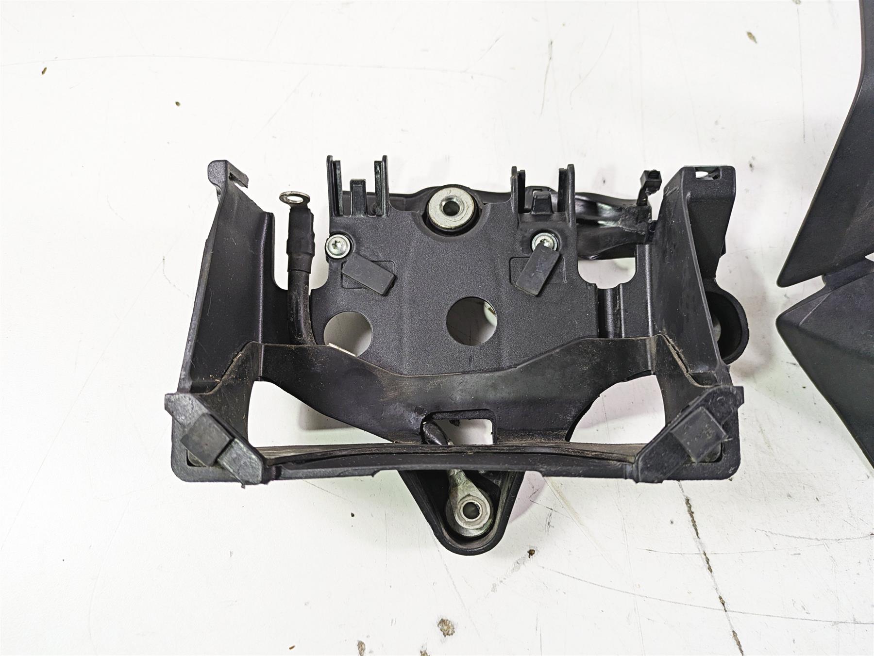 2015 Ducati Panigale 1299 S Cdi & Battery Holder Set 8291A361A 8291A541B {{ shop.shopifyCountryName }} - Mototech271
