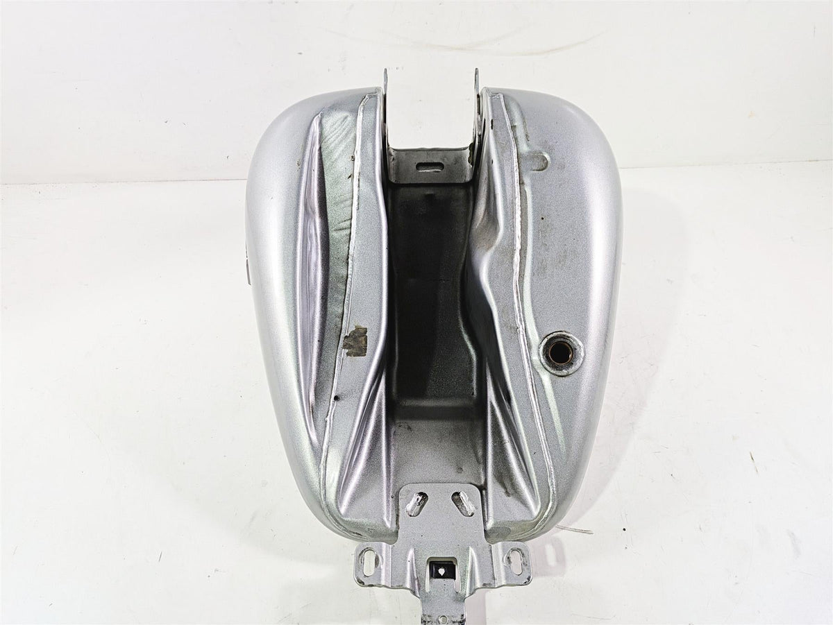 2010 Harley Touring FLHX Street Glide Silver Fuel Gas Petrol Tank 61356-08 {{ shop.shopifyCountryName }} - Mototech271