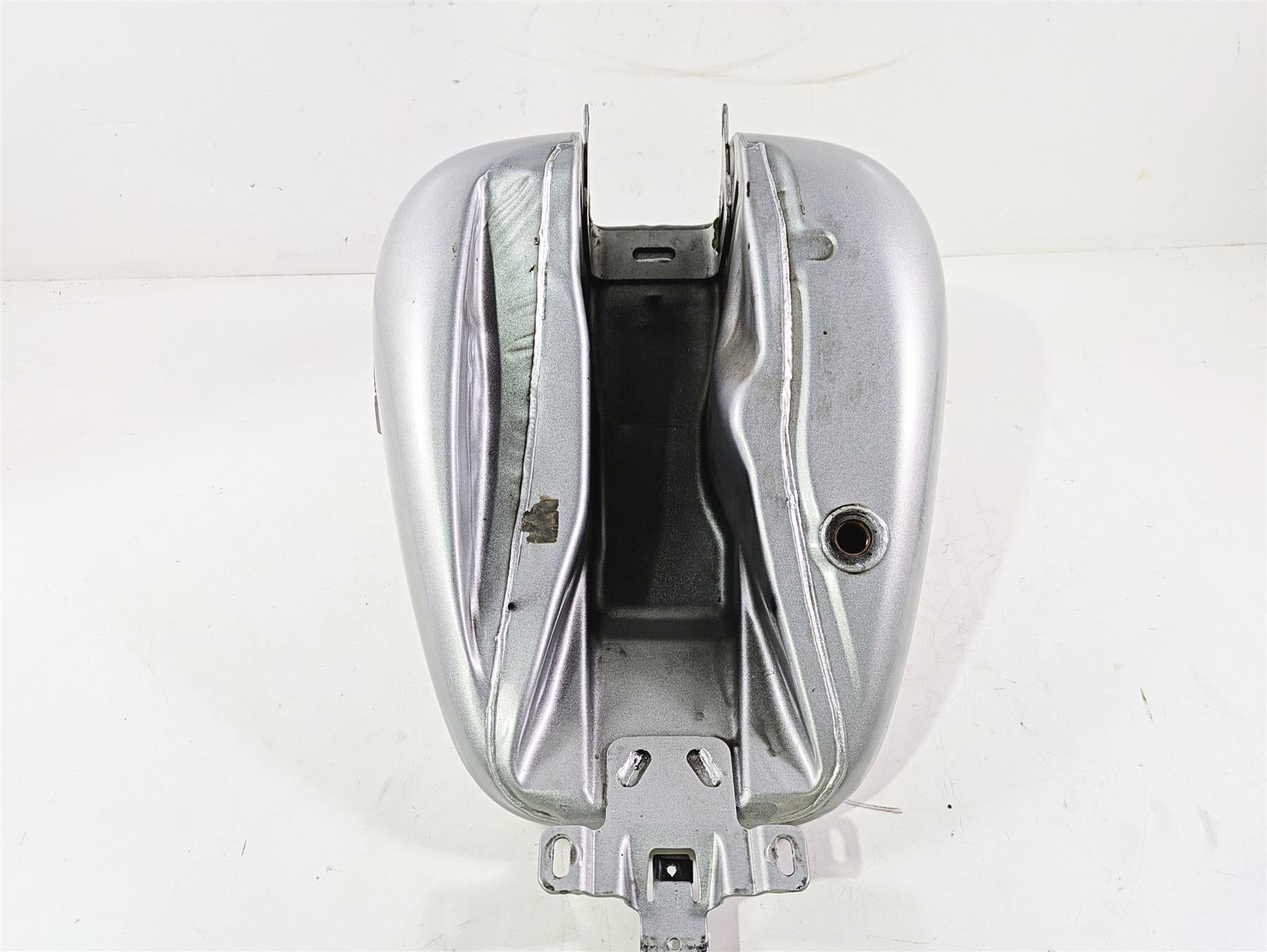 2010 Harley Touring FLHX Street Glide Silver Fuel Gas Petrol Tank 61356-08 {{ shop.shopifyCountryName }} - Mototech271
