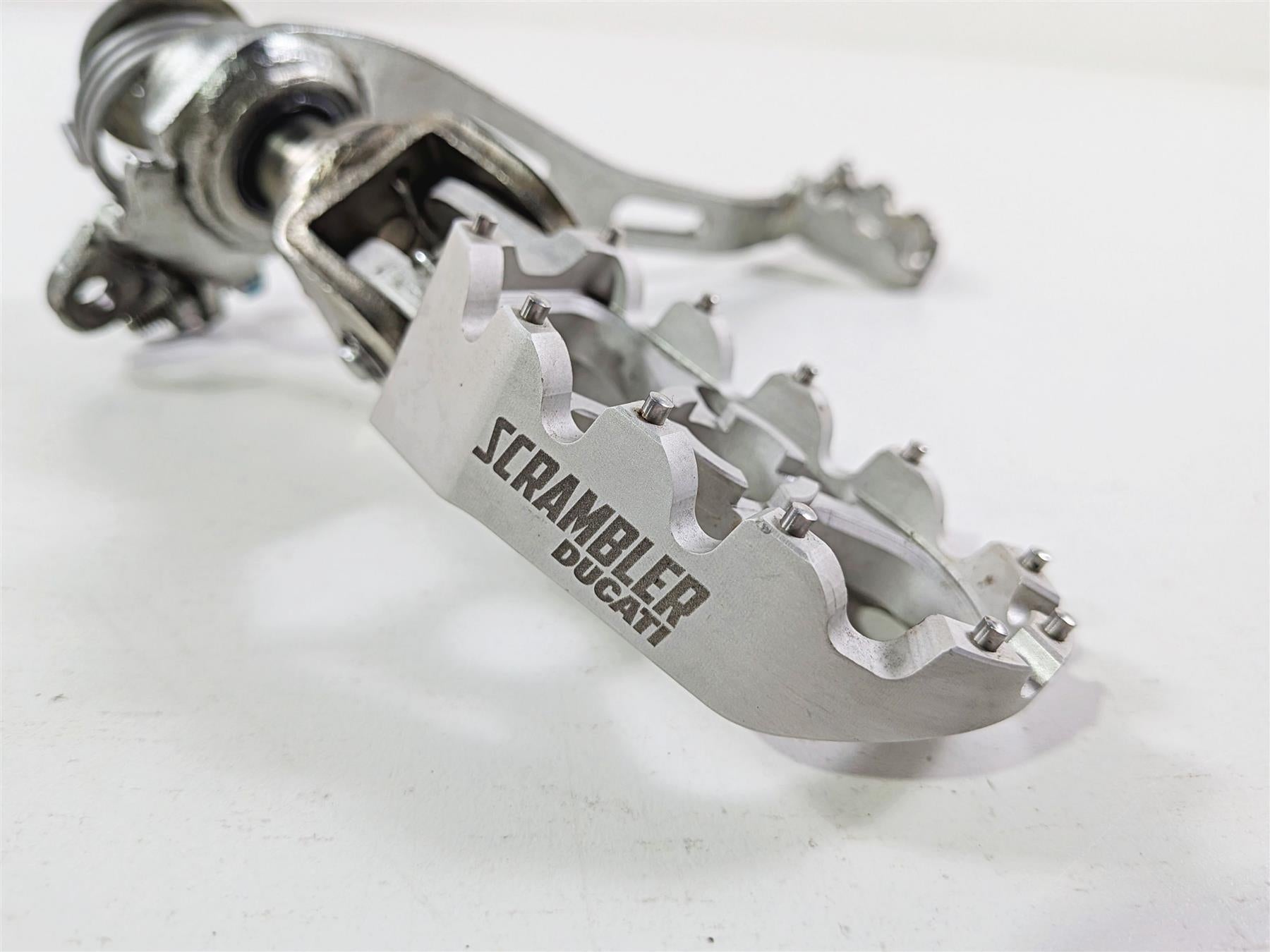 2015 Ducati Scrambler Urban Enduro Right Footpeg + Mount Brake Pedal 45720951AA-Mototech271