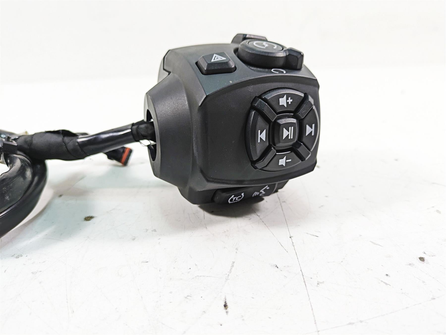 2022 Harley RA1250 S Pan America Right Hand Start Stop Control Switch 71500523A {{ shop.shopifyCountryName }} - Mototech271