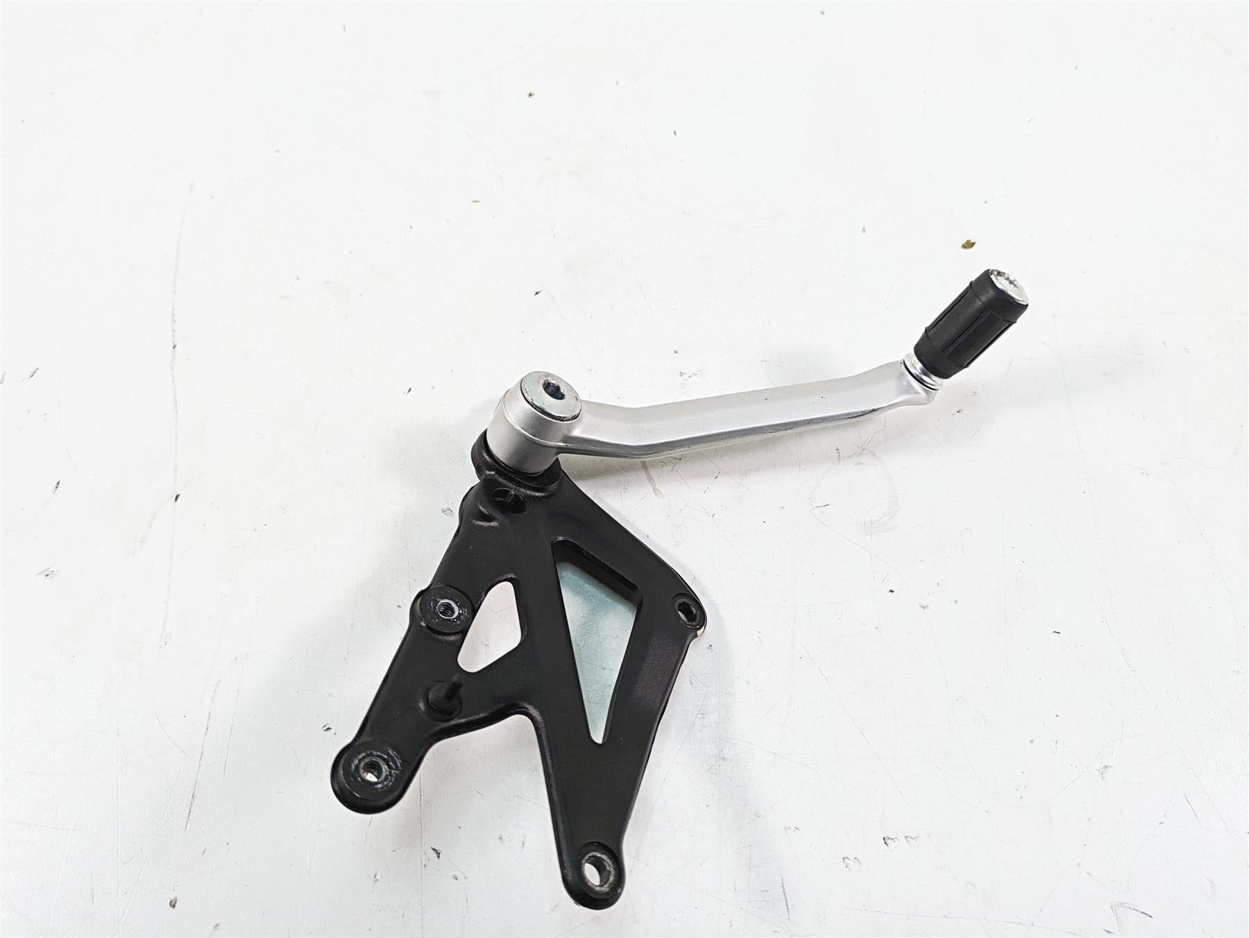 2017 Mv Agusta Dragster 800 Rear Brake Pedal & Mount Plate 8000B6262 B6596 {{ shop.shopifyCountryName }} - Mototech271