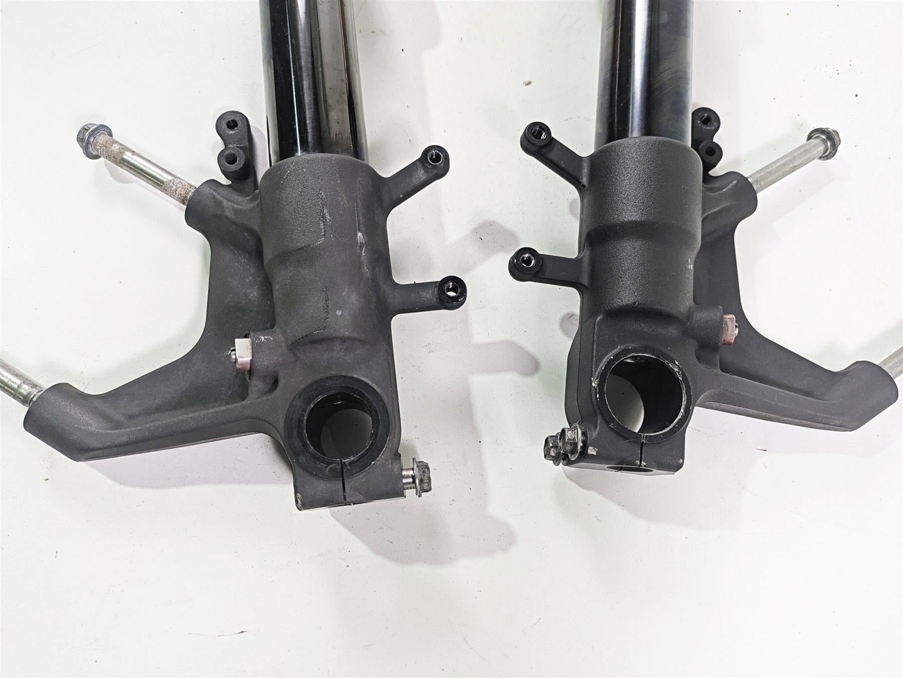 2006 Suzuki GSXR1000 K6 Straight Front Fork Leg Set 51103-41G20 51104-41G20 {{ shop.shopifyCountryName }} - Mototech271