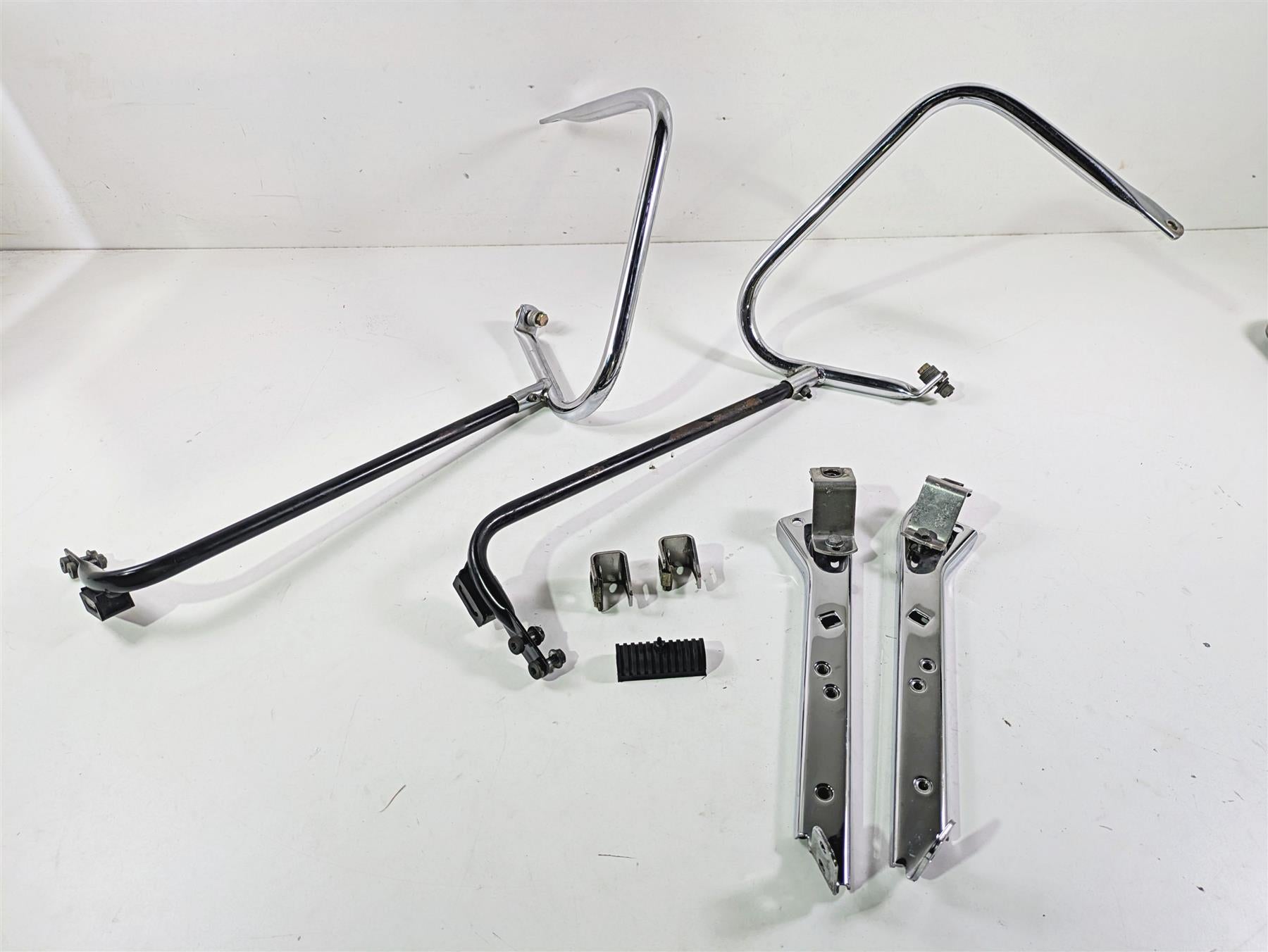 1998 Harley Touring FLHRCI Road King Saddlebag Rail Guard Support Set 49187-97