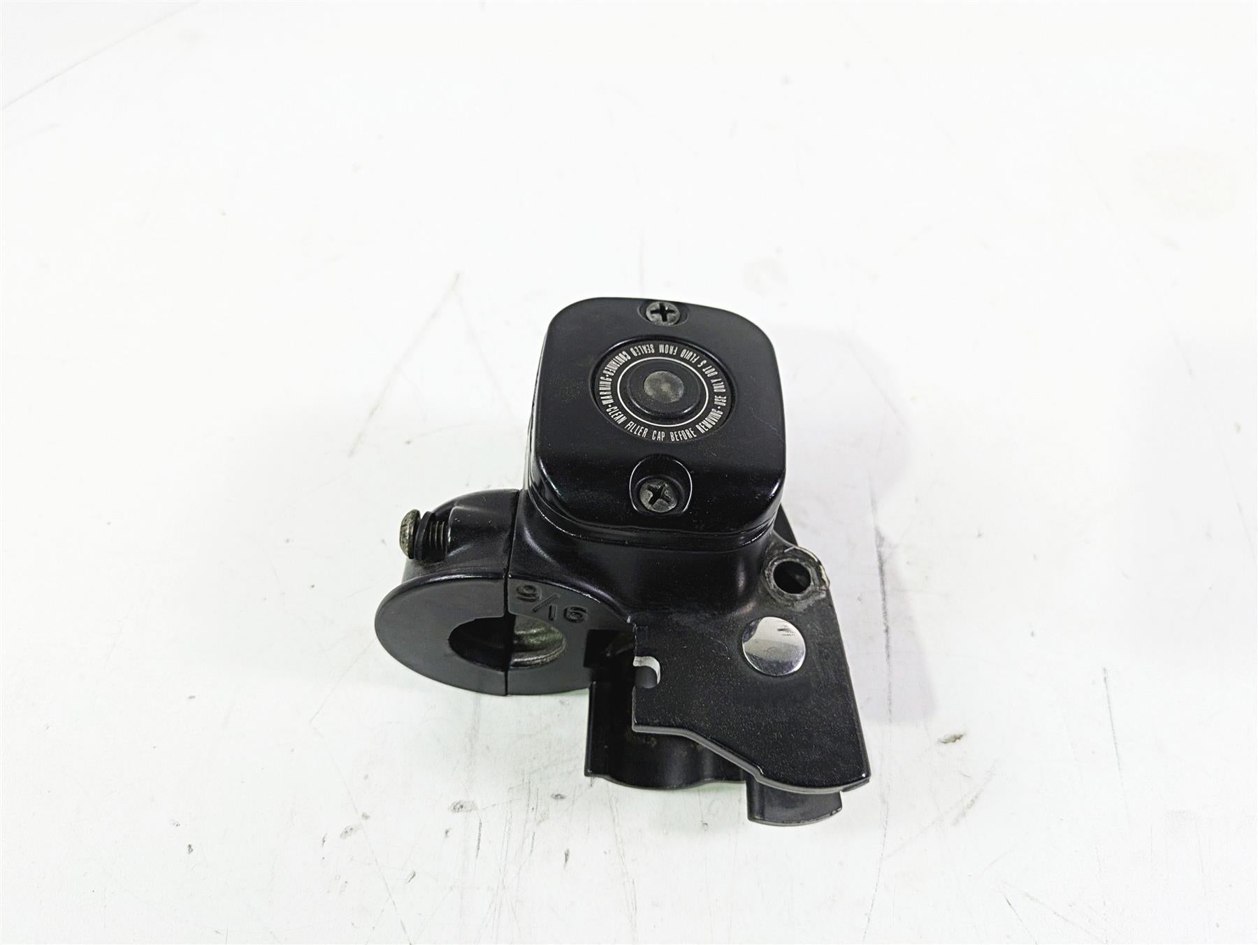 2002 Harley Dyna FXDL Low Rider Front Brake Master Cylinder 9/16" 45019-96F {{ shop.shopifyCountryName }} - Mototech271