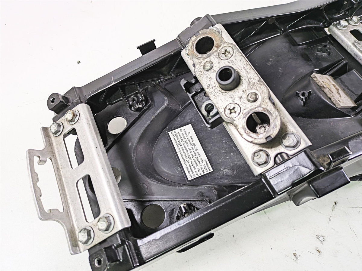2016 Suzuki GSXR1000 Straight Subframe Inner Fender Set 41211-47H00 41221-47H00 {{ shop.shopifyCountryName }} - Mototech271