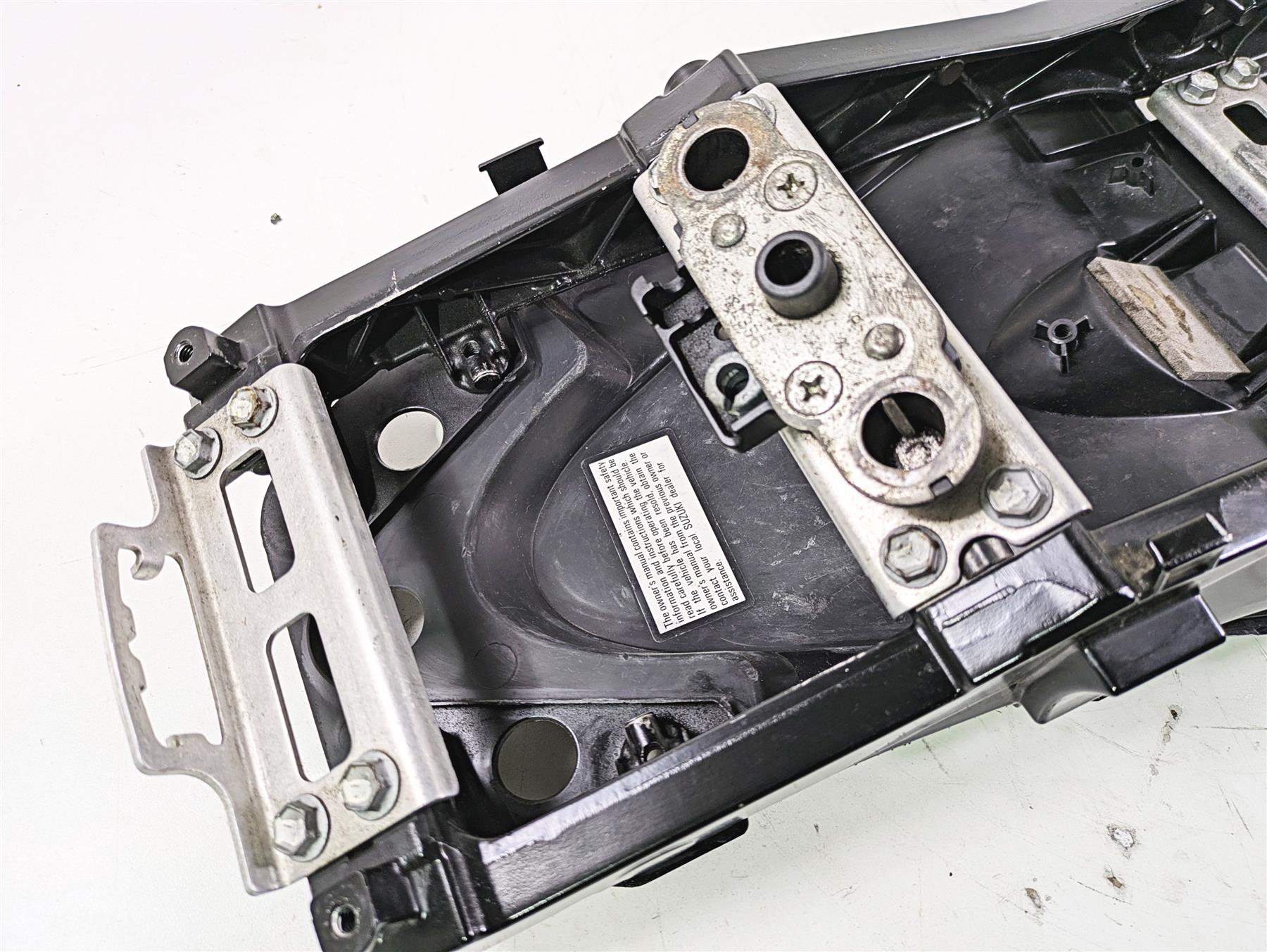 2016 Suzuki GSXR1000 Straight Subframe Inner Fender Set 41211-47H00 41221-47H00 {{ shop.shopifyCountryName }} - Mototech271