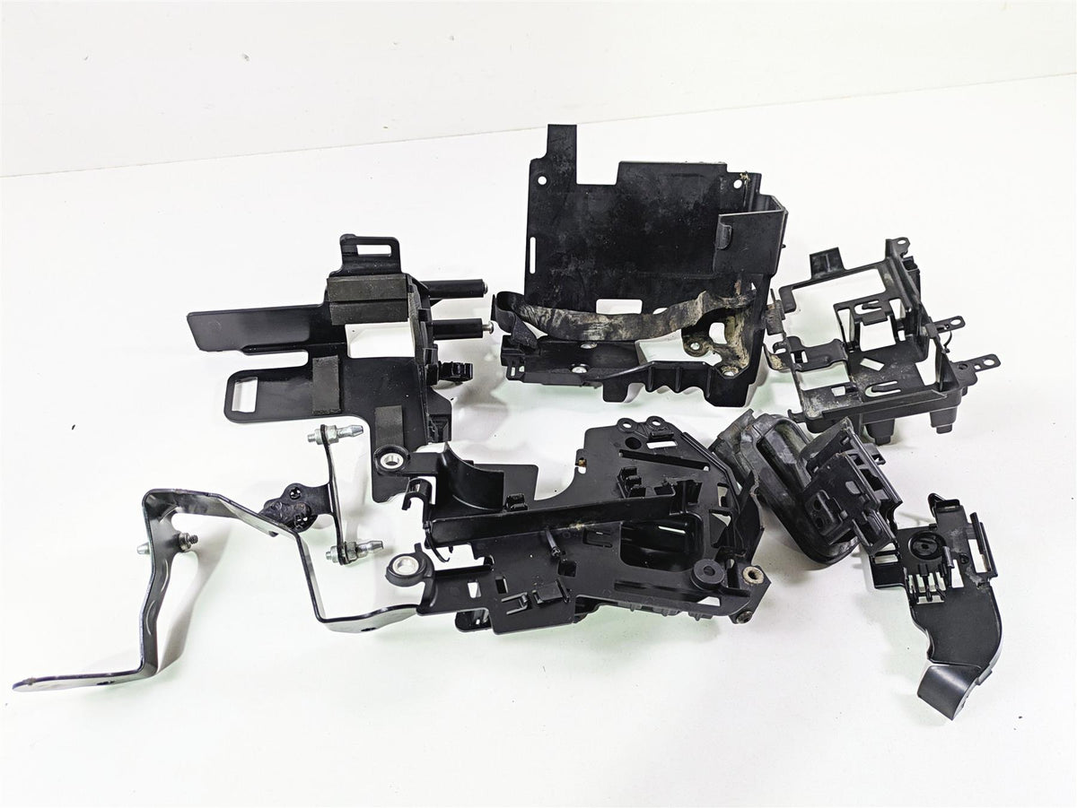 2018 Harley FLHCS Softail Heritage 115th Plastic Electric Holder Set 69201675 {{ shop.shopifyCountryName }} - Mototech271