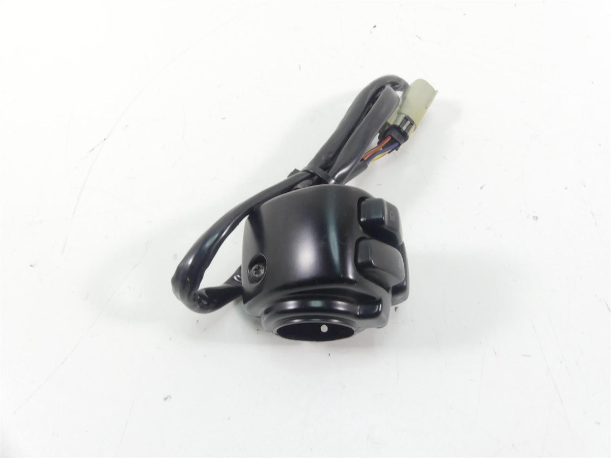 2011 Harley VRSCF Muscle Rod Left Hand Blinker Control Switch - Read 71682-06A {{ shop.shopifyCountryName }} - Mototech271