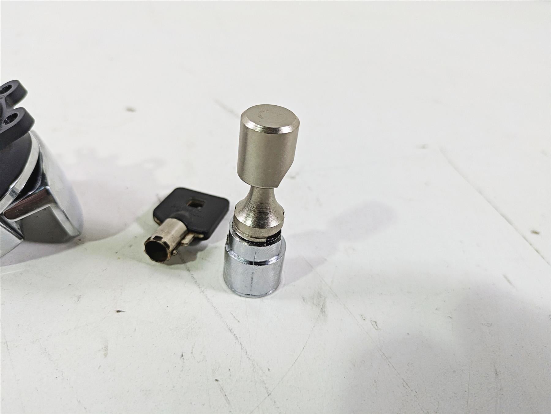 2008 Harley FLSTC 105TH Softail Heritage Ignition Switch Key Lock Set 71450-04 {{ shop.shopifyCountryName }} - Mototech271
