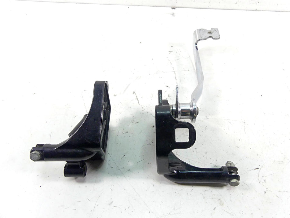 2006 Harley Softail FXSTSI Springer Left Right Footpeg Mounts 33683-00 42507-00 {{ shop.shopifyCountryName }} - Mototech271