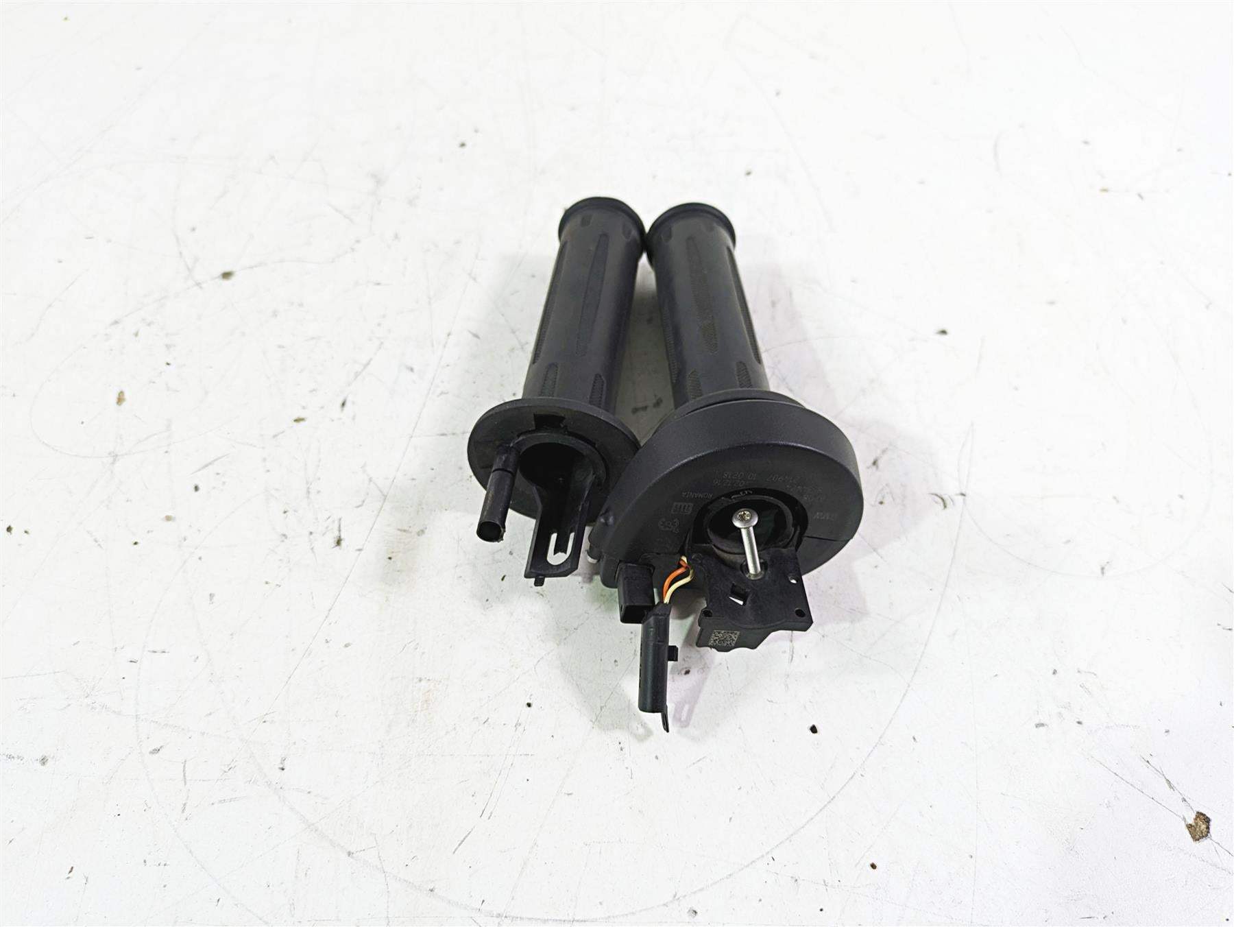 2017 BMW S1000R K47 Heated Hand E-Throttle Cruise Control Grip Set 61318534424 {{ shop.shopifyCountryName }} - Mototech271