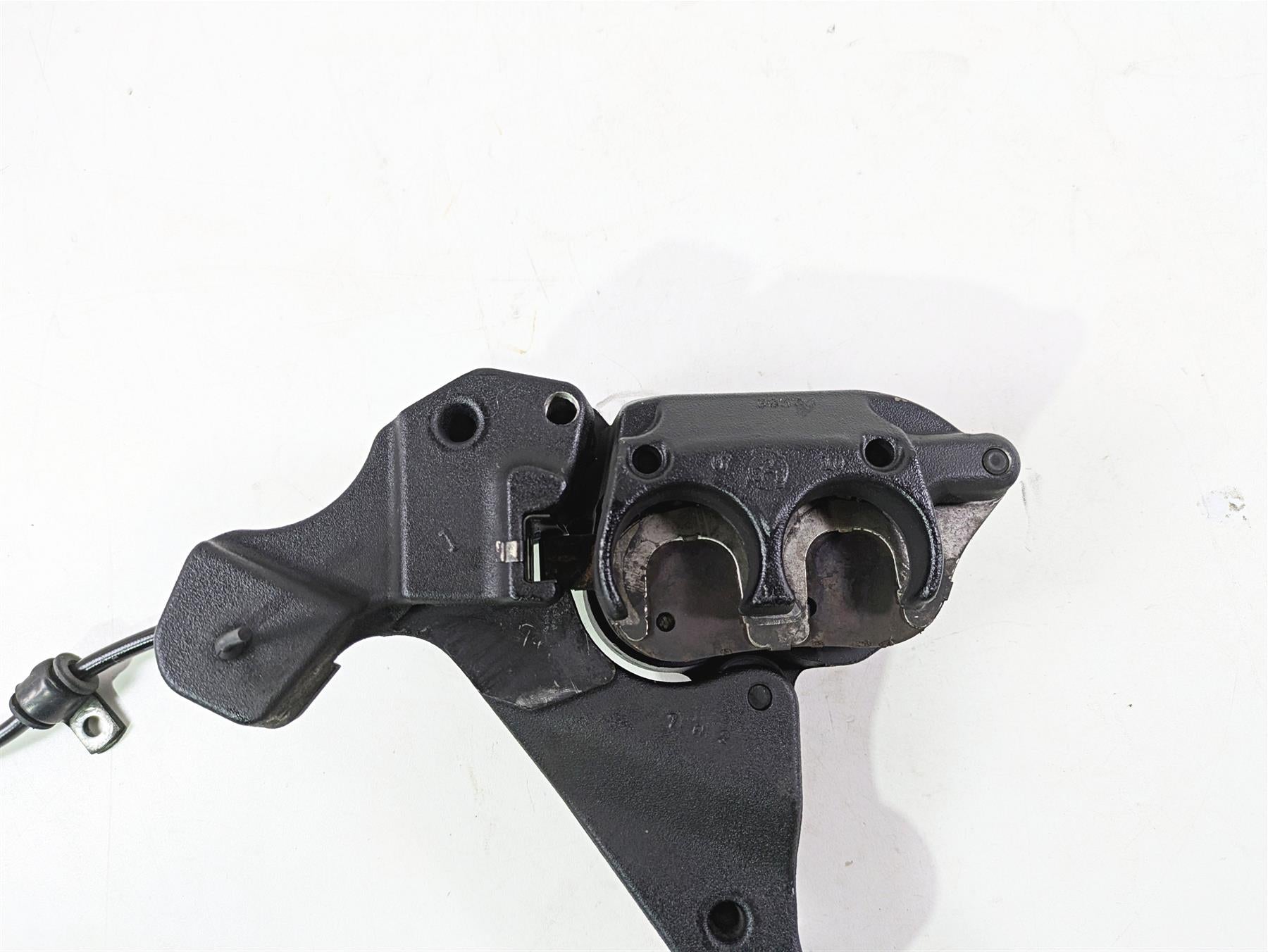 2008 Harley FXDL Dyna Low Rider 105TH Rear Brake Caliper & Bracket 40908-08 {{ shop.shopifyCountryName }} - Mototech271