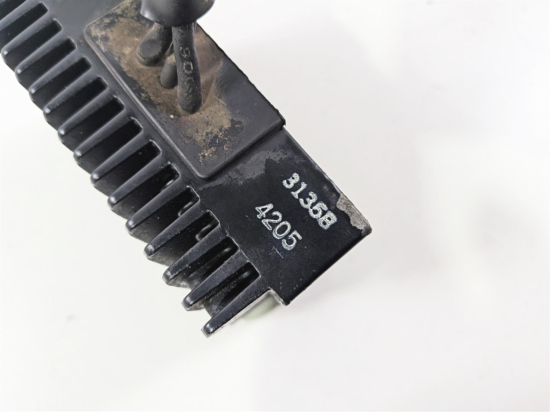 2006 Harley Sportster XL1200 C Rectifier Voltage Regulator 74523-04 {{ shop.shopifyCountryName }} - Mototech271