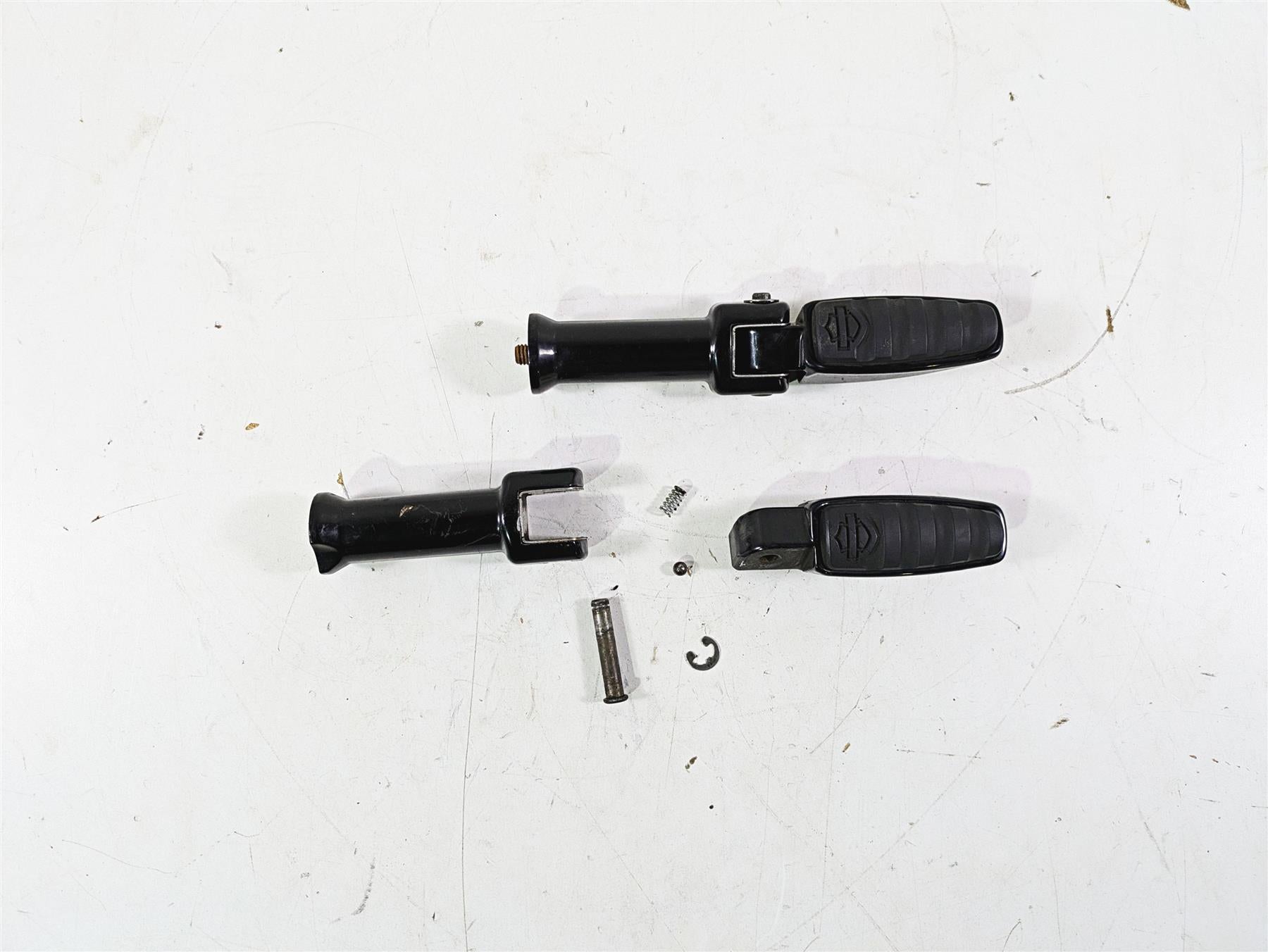 2018 Harley Softail FXFBS Fat Bob Passenger Livewire Footpeg Set - Read 50500762 {{ shop.shopifyCountryName }} - Mototech271