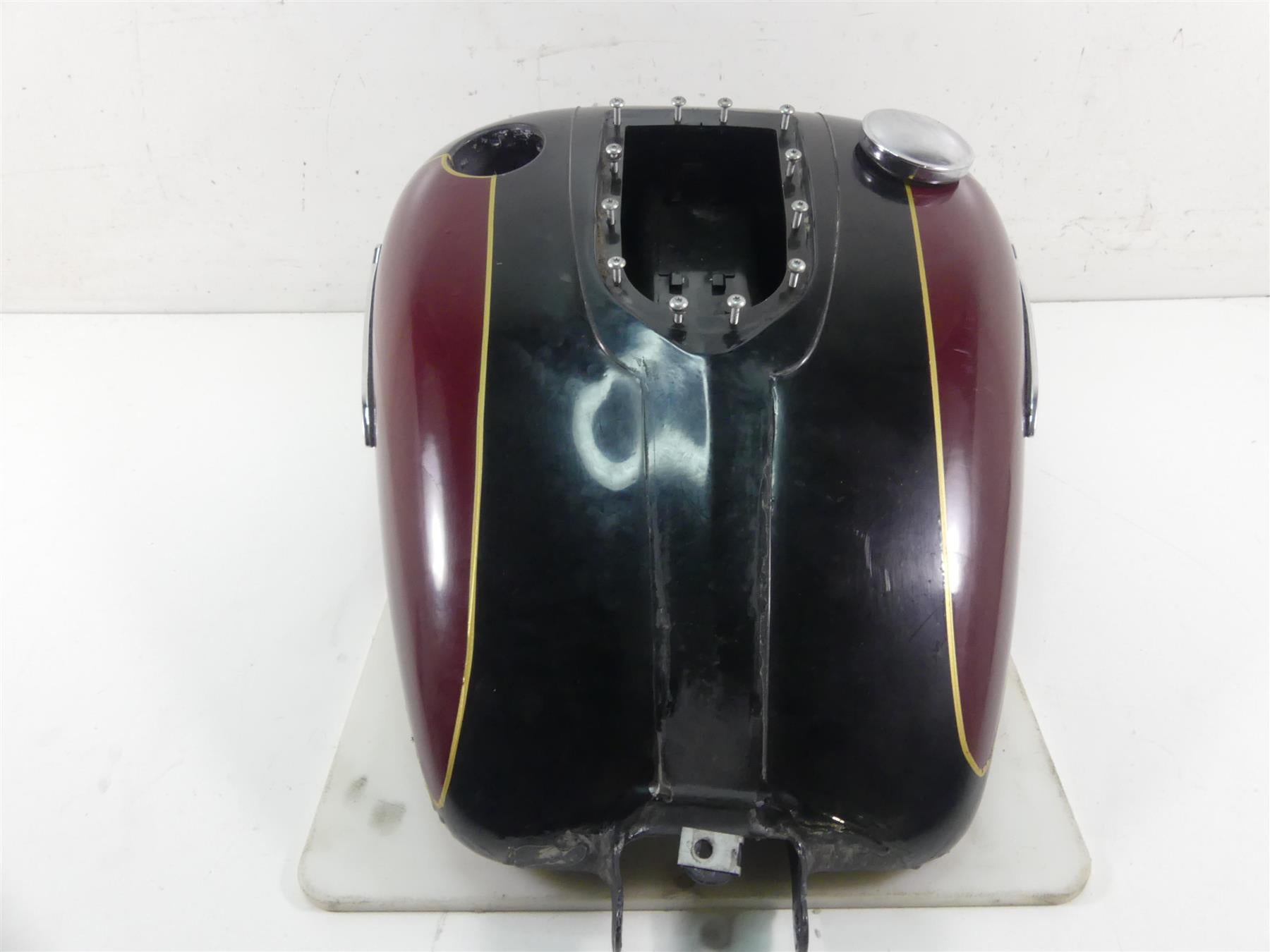 2014 Harley FXDF Dyna Fat Bob Fuel Gas Petrol Tank Reservoir - Read 61586-04B {{ shop.shopifyCountryName }} - Mototech271