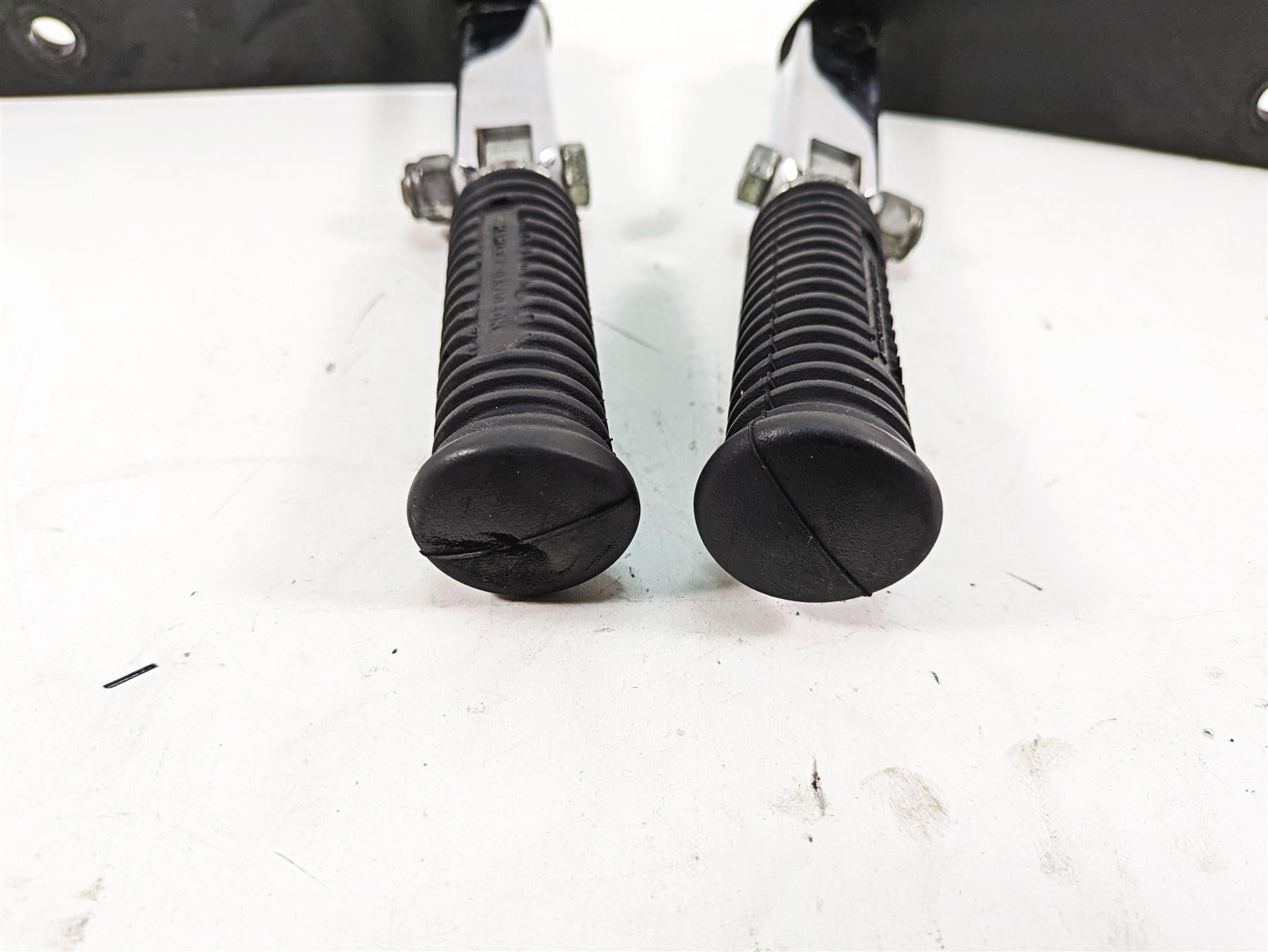 2005 Harley Dyna FXDL Low Rider Highway Foot Peg Set - Read 49354-01 {{ shop.shopifyCountryName }} - Mototech271