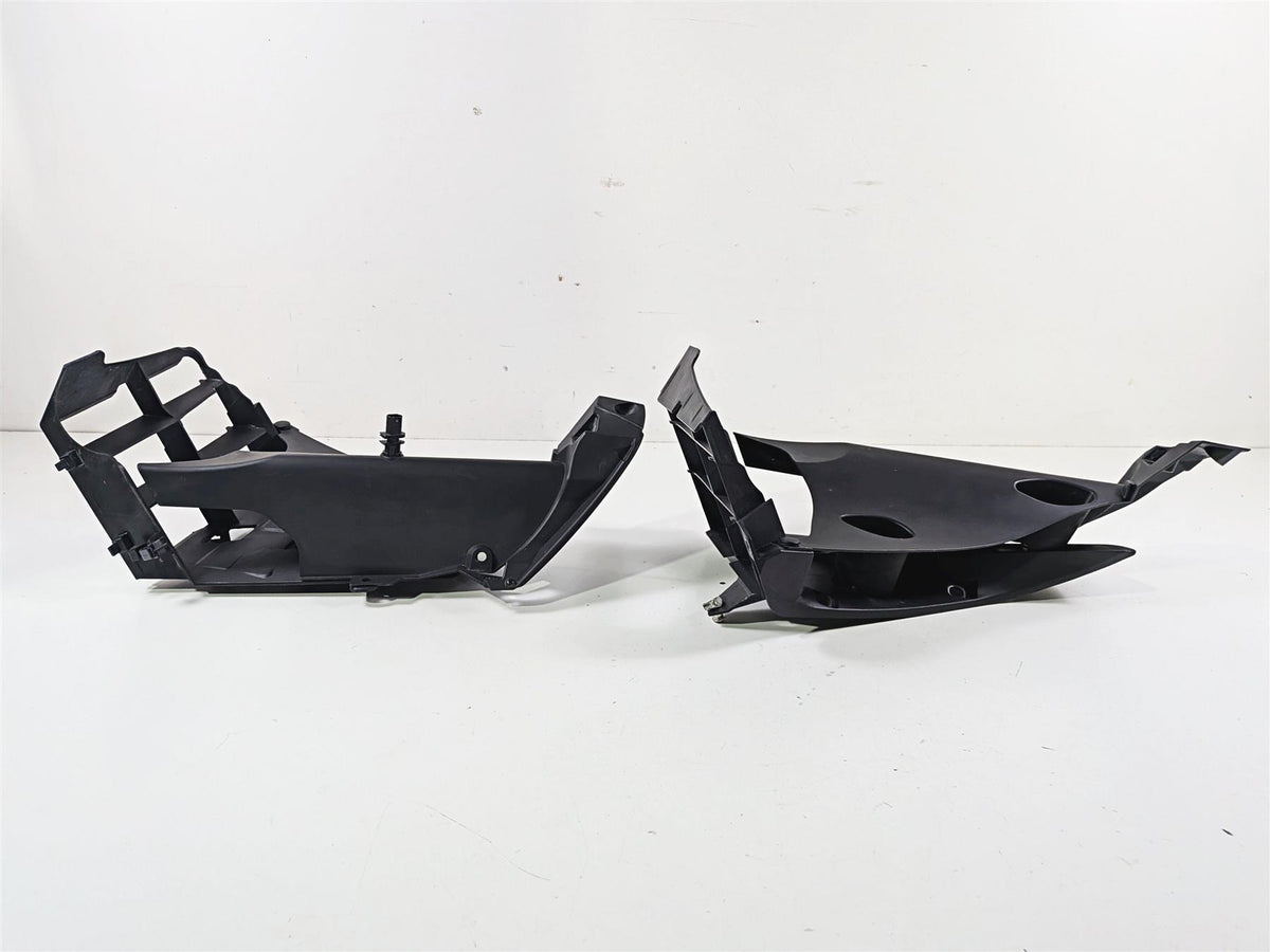 2016 BMW R1200RT RT RTW K52 Radiator Inlet Cover Fairing Shroud 46637728668 {{ shop.shopifyCountryName }} - Mototech271