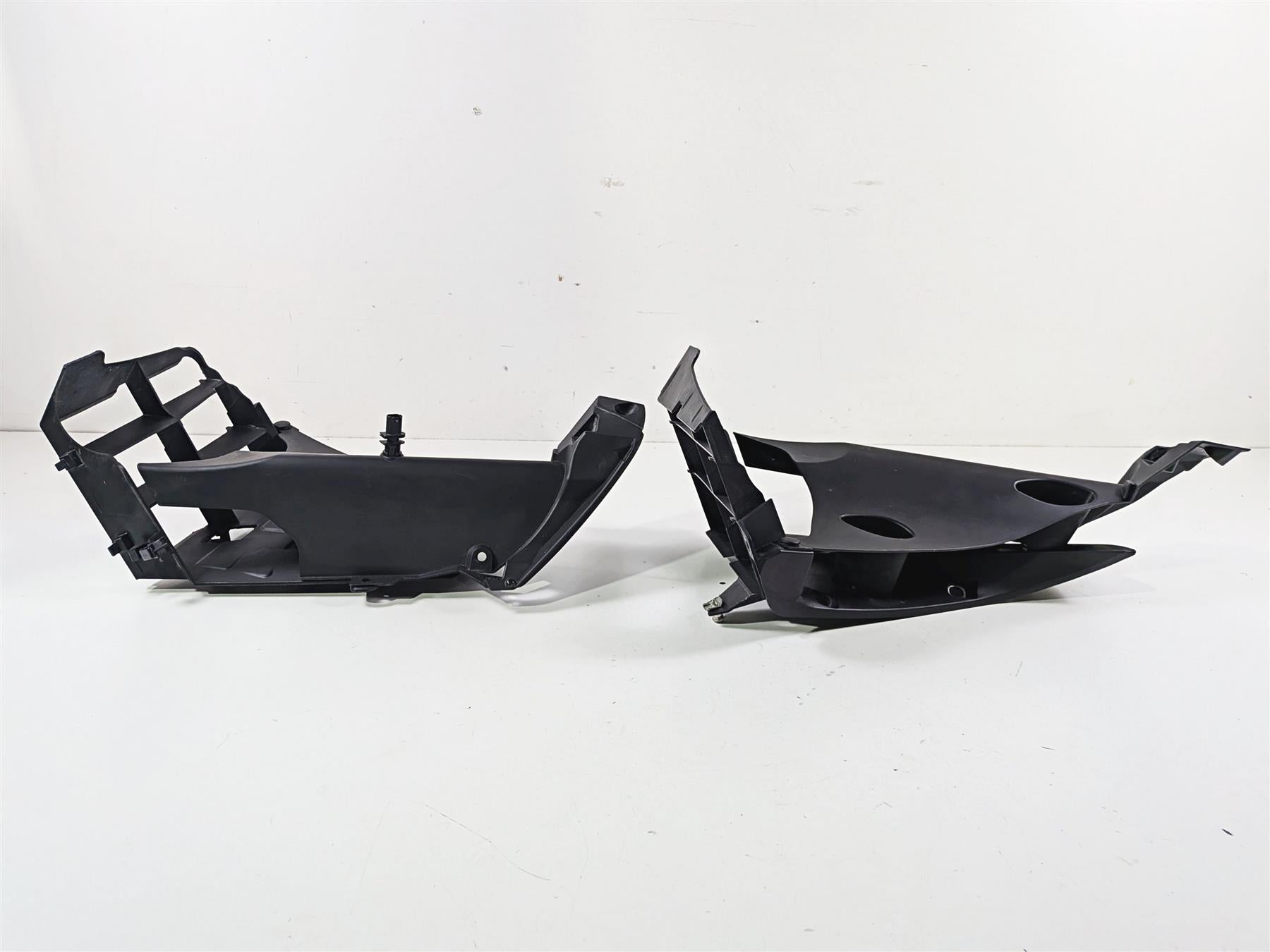 2016 BMW R1200RT RT RTW K52 Radiator Inlet Cover Fairing Shroud 46637728668 {{ shop.shopifyCountryName }} - Mototech271