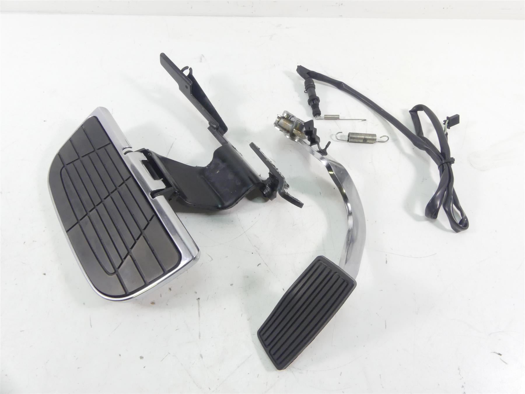 2008 Honda V-Twin VTX1800 N3 Right Front Floor Board & Brake Pedal 50615-MCV-000 | Mototech271