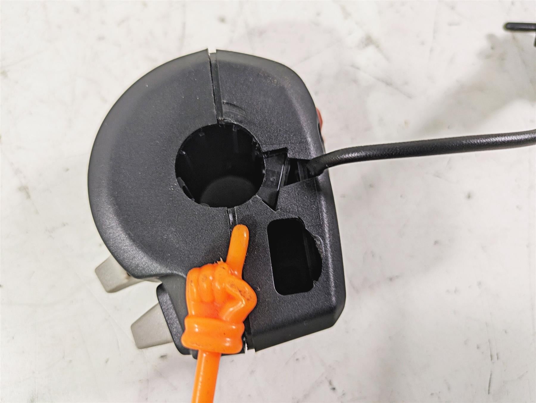 2023 Triumph Street Triple 765 RS Left Turn Signal Control Switch -Read T2044338 {{ shop.shopifyCountryName }} - Mototech271