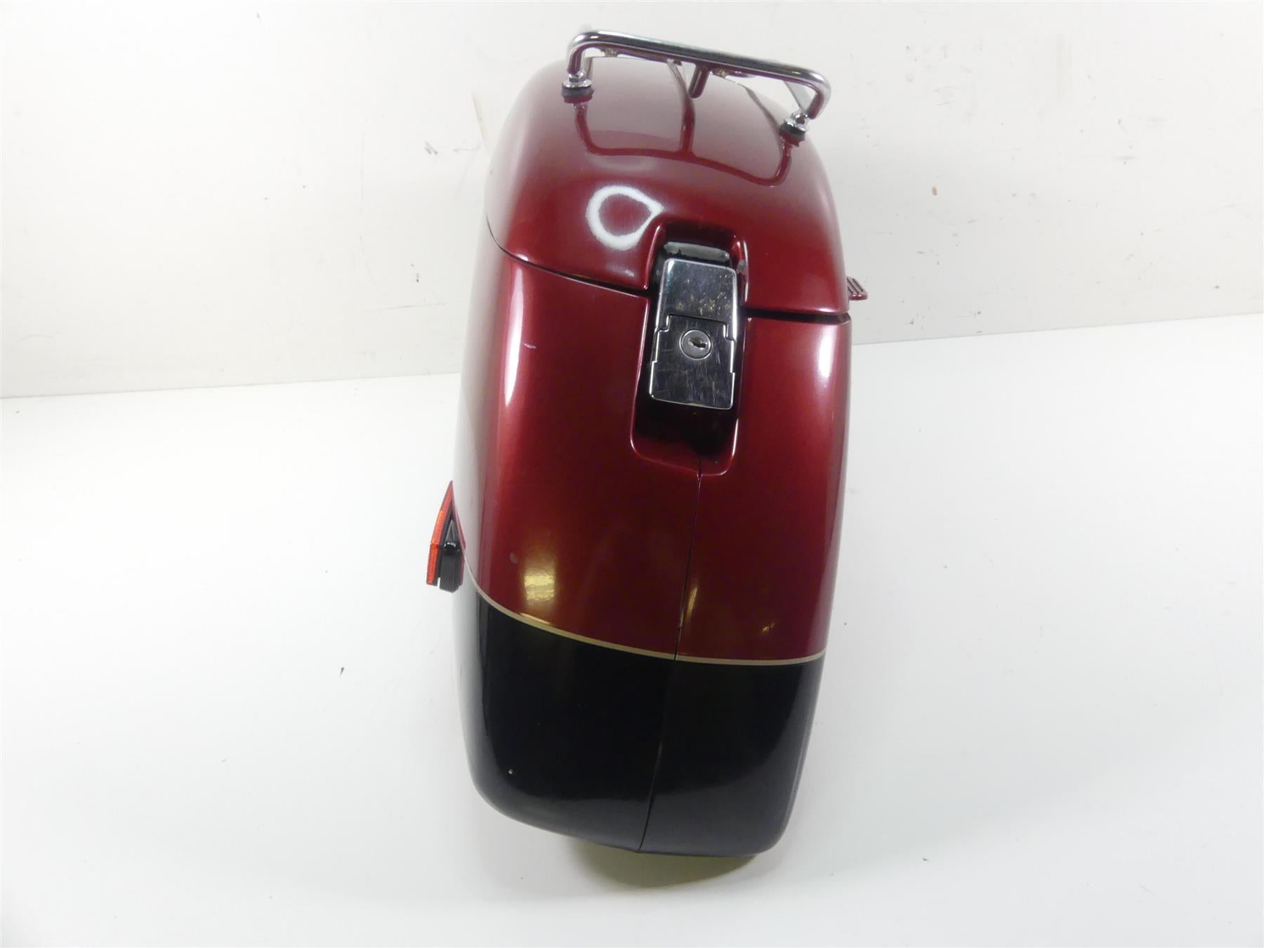 1998 Honda Shadow VT1100T Left Saddlebag Saddle Bag Luggage Box 81424-MBC-000 {{ shop.shopifyCountryName }} - Mototech271