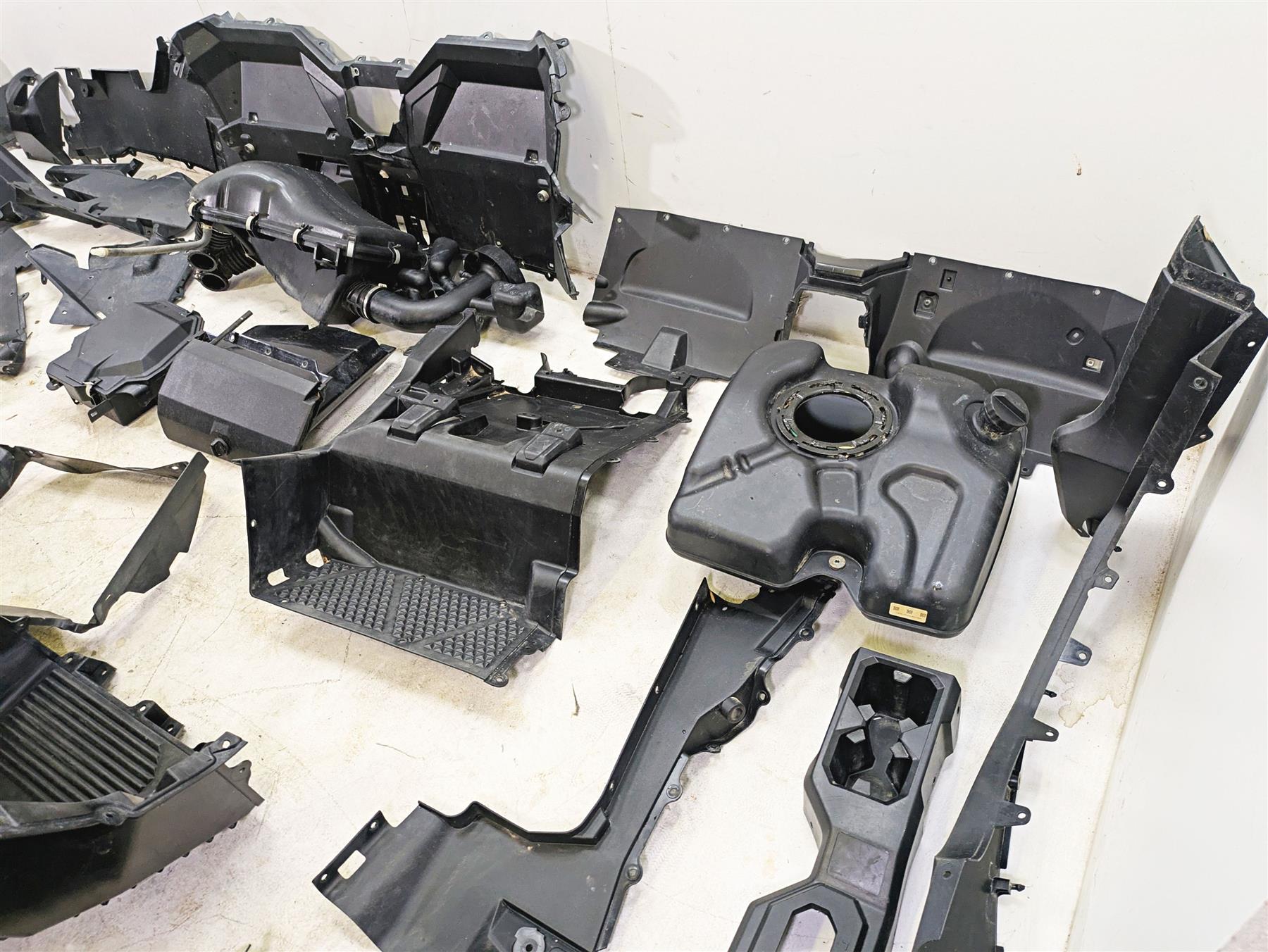 2023 Honda Talon SXS1000 S2R Interior Covers + Fuel Tank & Air Cleaner 64260-HL6 {{ shop.shopifyCountryName }} - Mototech271