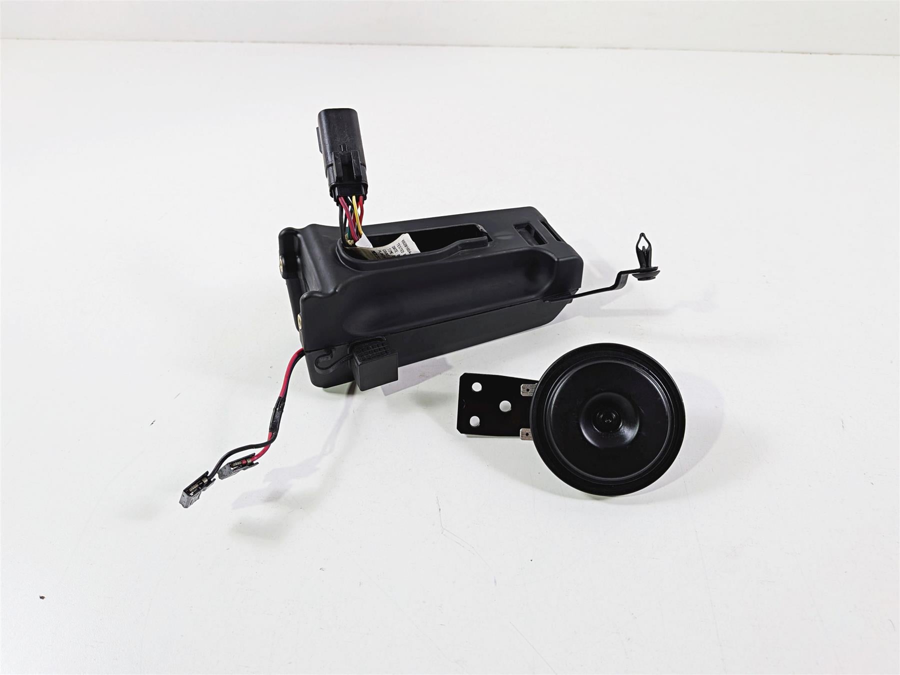 2024 Harley Softail FXLRST Low Rider Horn & Wiring Box Set 69201654 {{ shop.shopifyCountryName }} - Mototech271