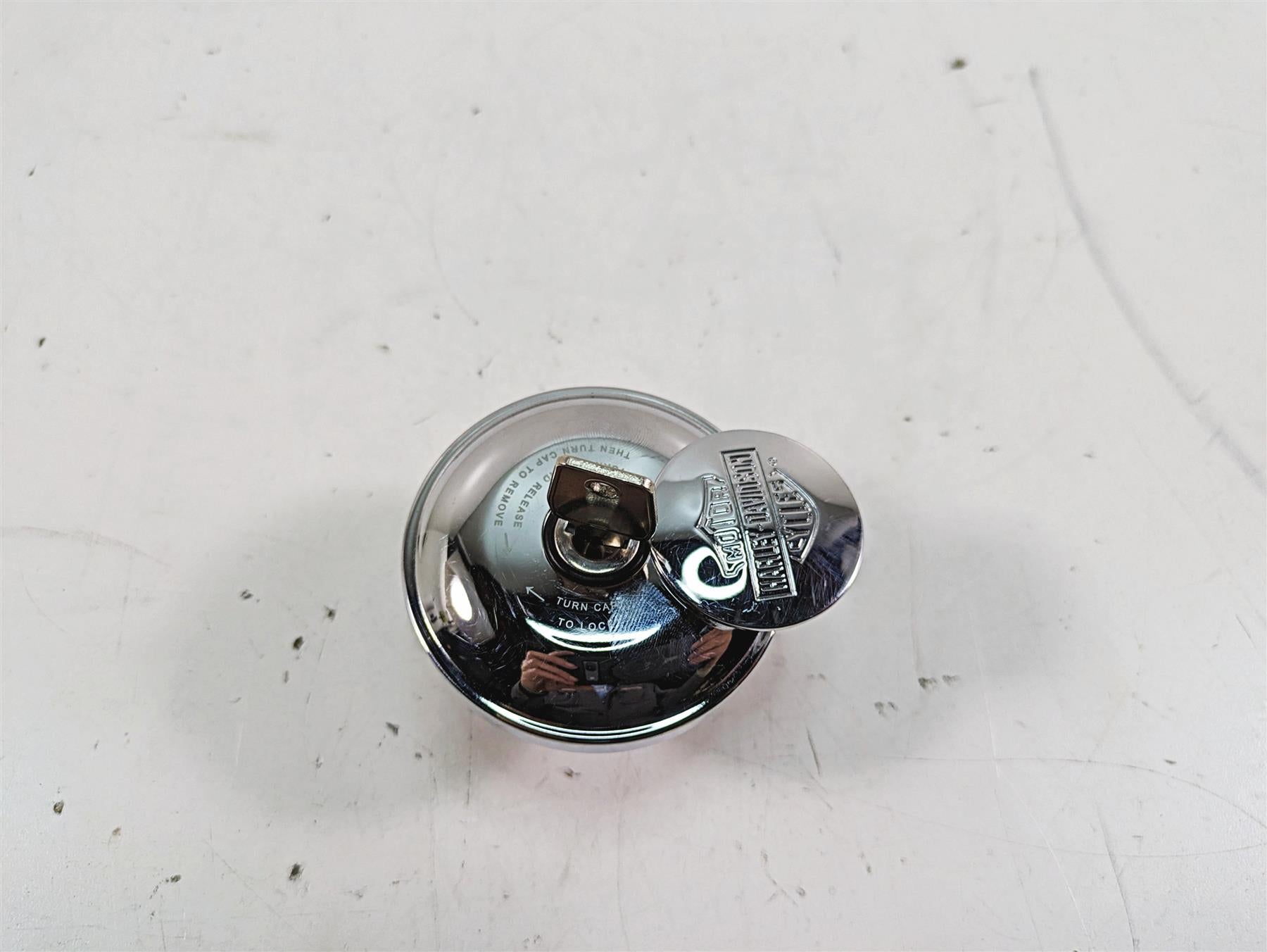 2006 Harley Softail FXSTSI Springer Chrome Fuel Gas Cap & Key {{ shop.shopifyCountryName }} - Mototech271