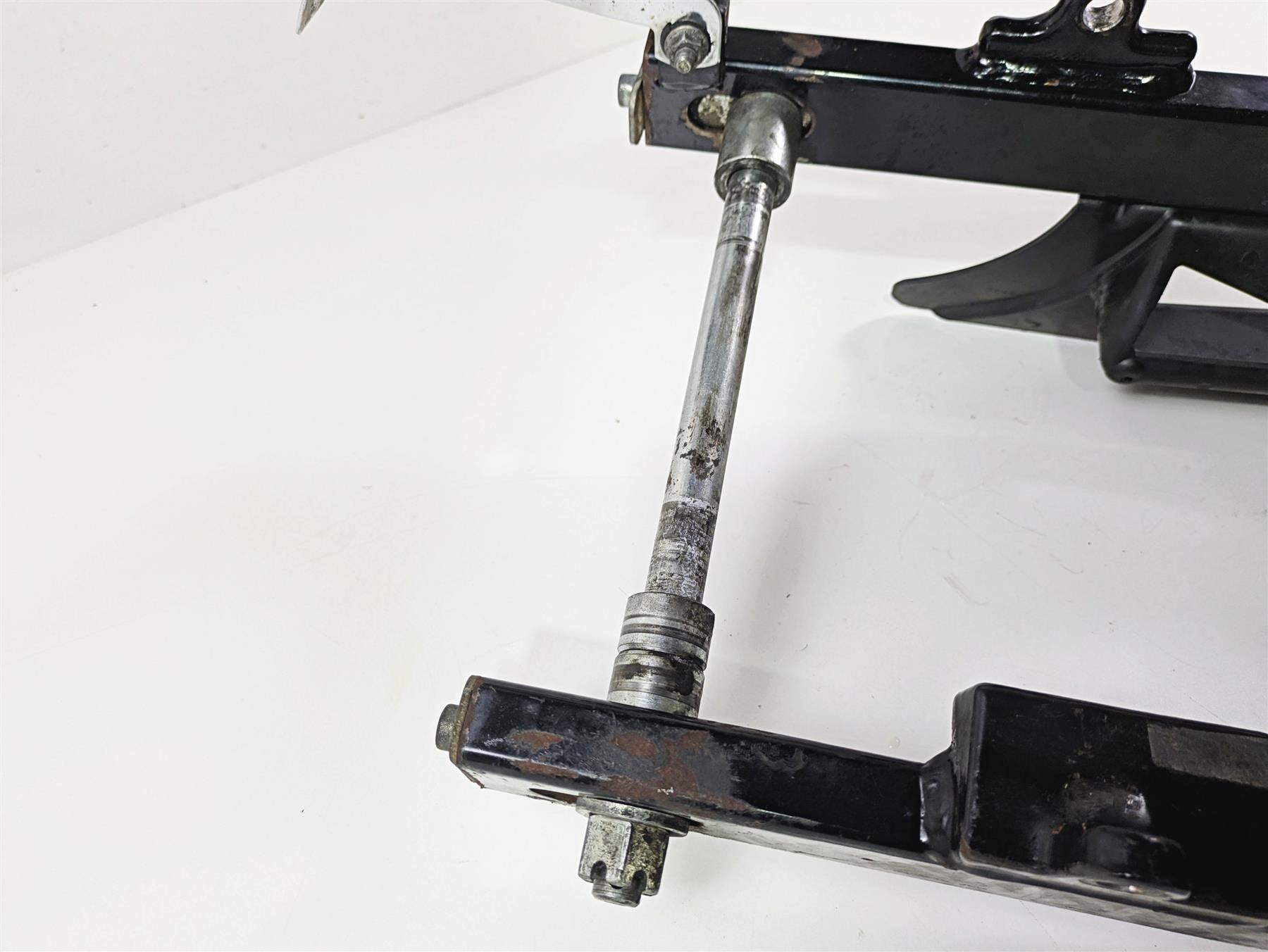1999 Harley Dyna FXDL Low Rider Swingarm & Belt Guards 47820-90A {{ shop.shopifyCountryName }} - Mototech271