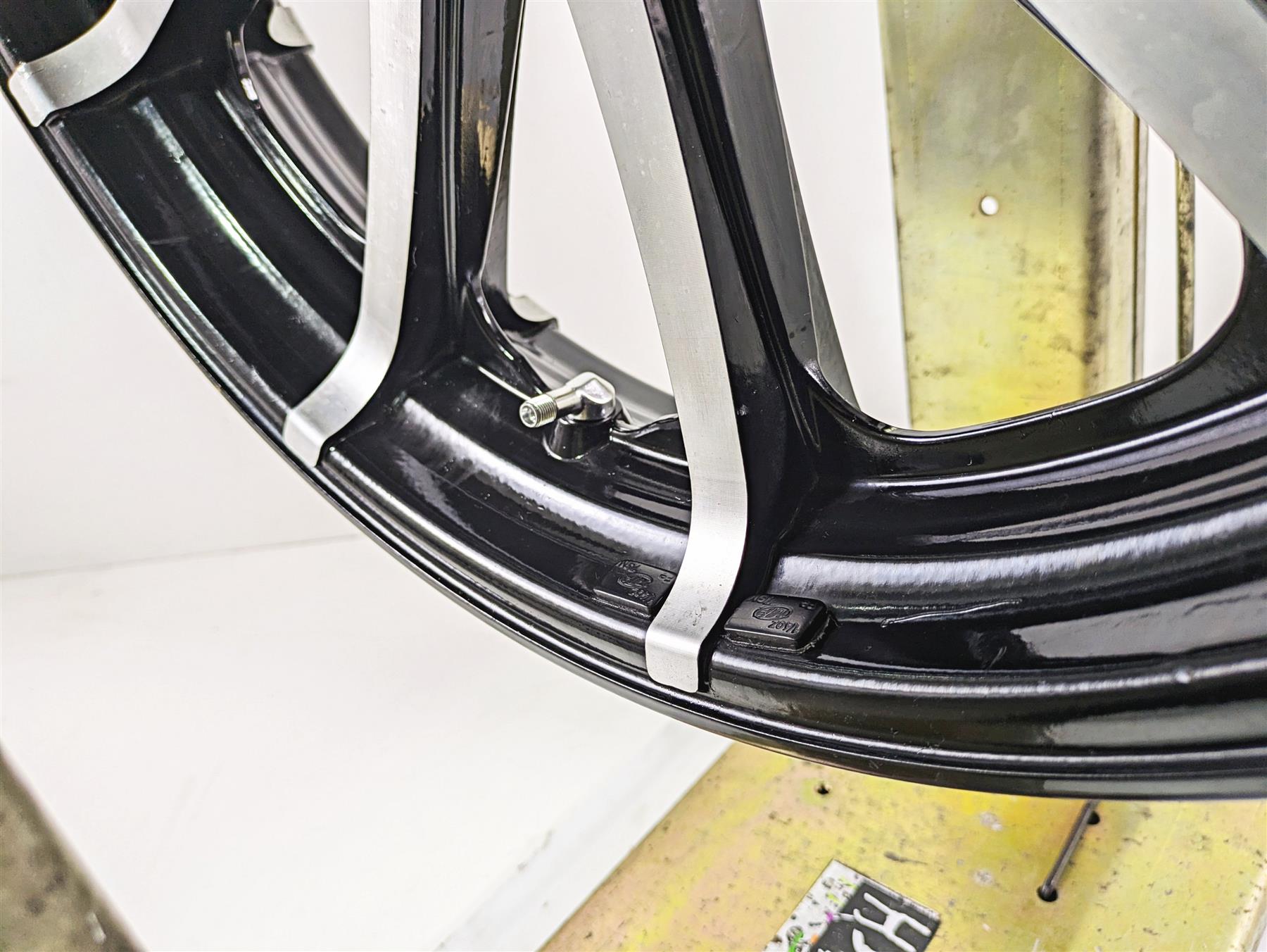 2019 Indian Chieftain Limited Straight Front Wheel Rim 19x3.5 1522505 {{ shop.shopifyCountryName }} - Mototech271