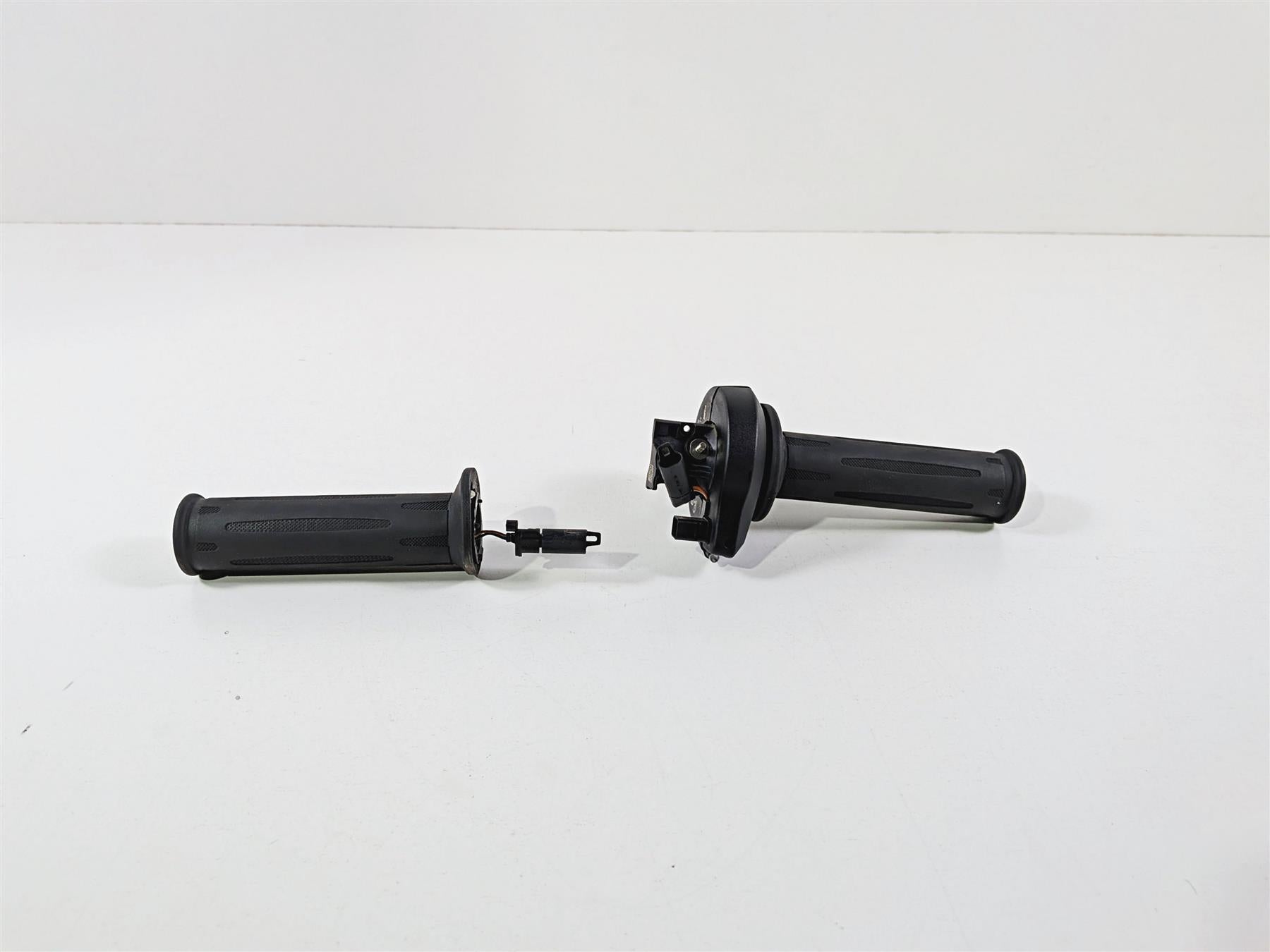 2023 BMW R1250RT RTP K52 Heated Left Right Hand Grip Set 61318549455 61318552124 {{ shop.shopifyCountryName }} - Mototech271