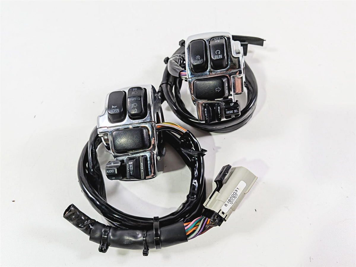 2011 Harley Touring FLHTCU CVO Electra Glide Left Right Control Switch 71682-06A-Mototech271