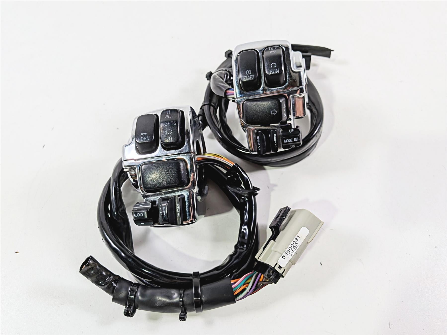 2011 Harley Touring FLHTCU CVO Electra Glide Left Right Control Switch 71682-06A-Mototech271