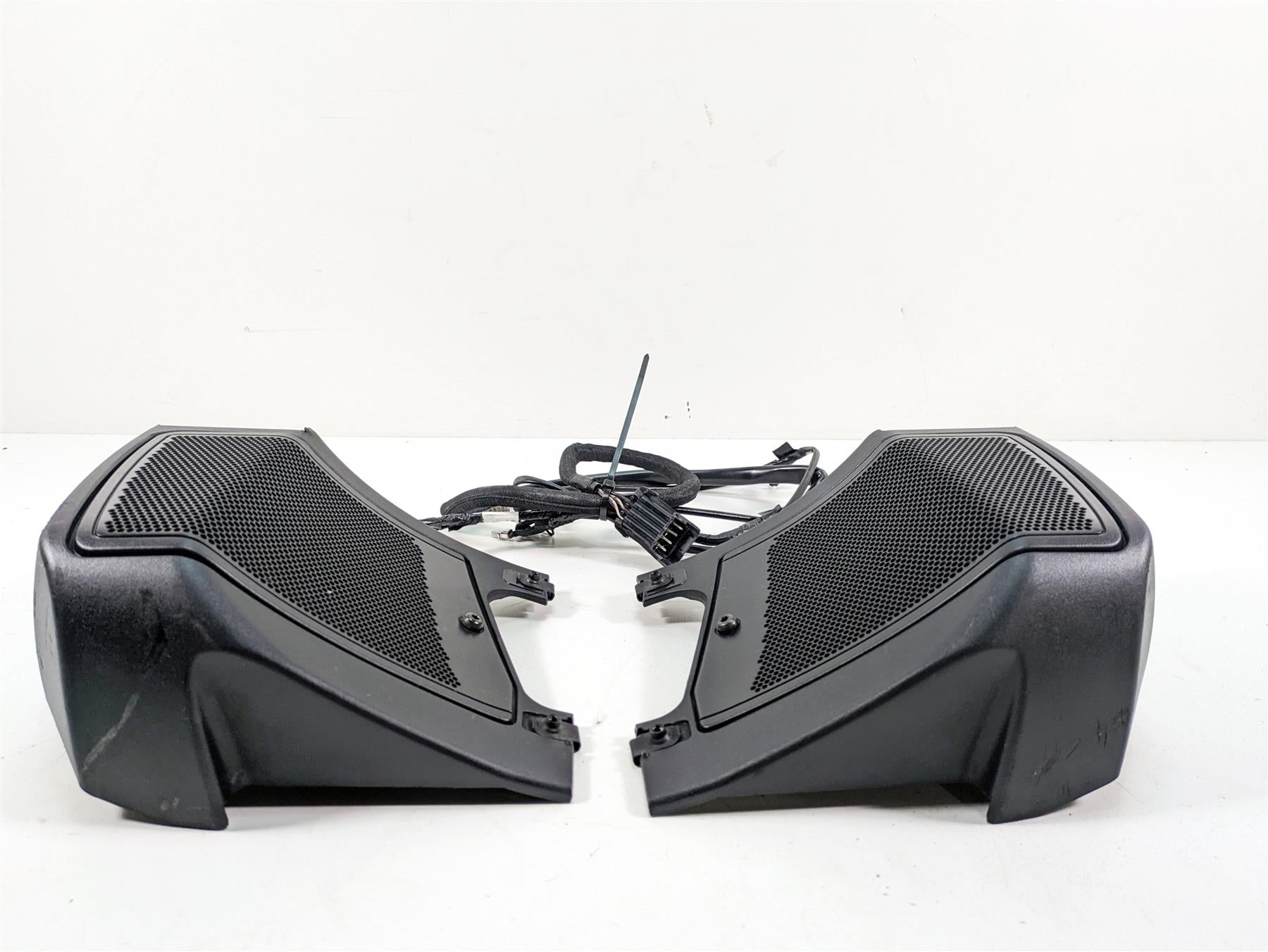 2011 Victory Cross Country Trunk Speaker & Cover Set 5438425