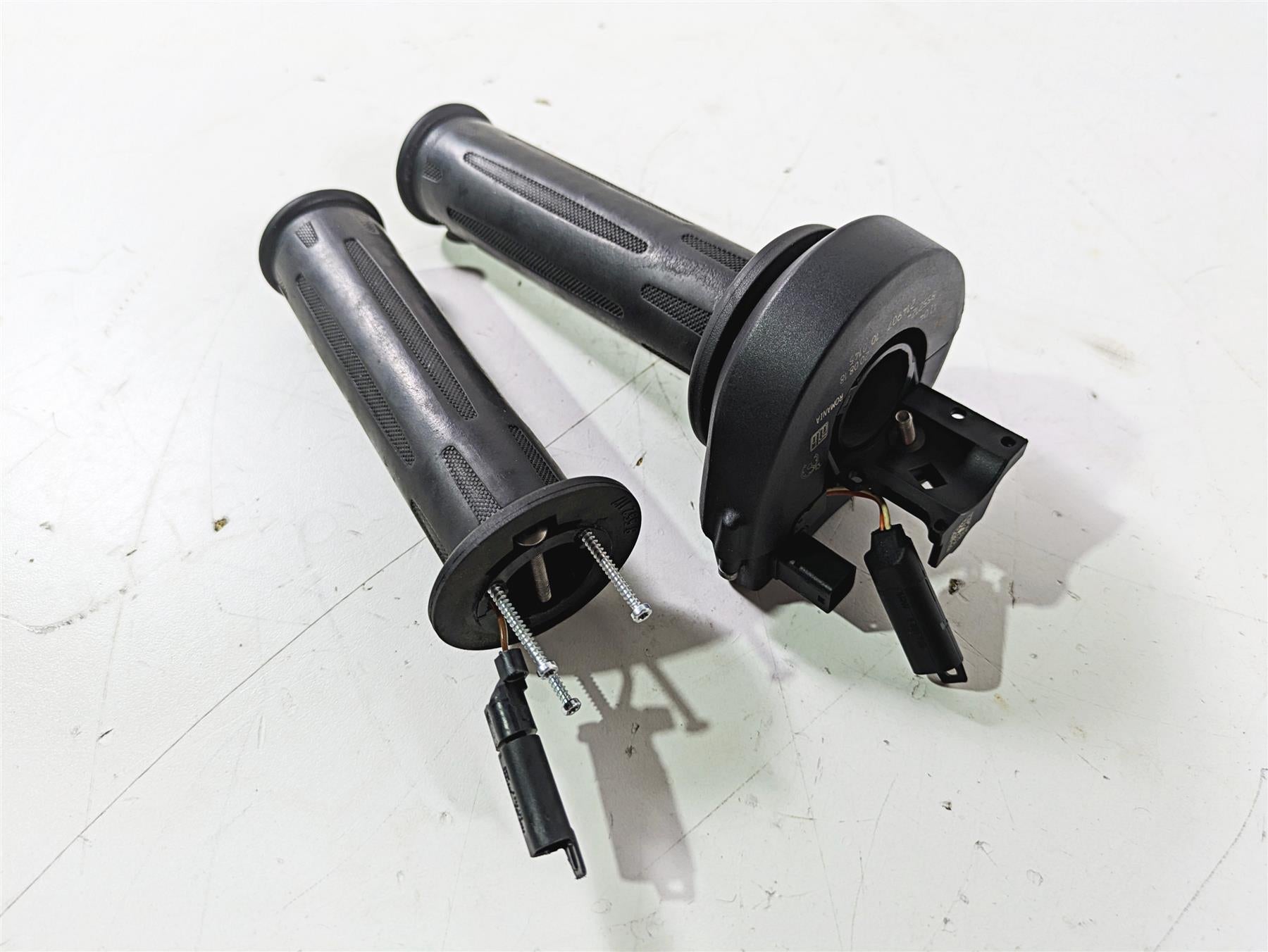 2019 BMW S1000XR K49 Heated Left Right Hand Grip -Cruise 61318552124 61318554007 {{ shop.shopifyCountryName }} - Mototech271