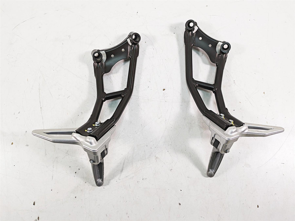 2017 Mv Agusta Dragster 800 Rear Passenger Footpeg Set 80B0B8764 80B0B8765 {{ shop.shopifyCountryName }} - Mototech271