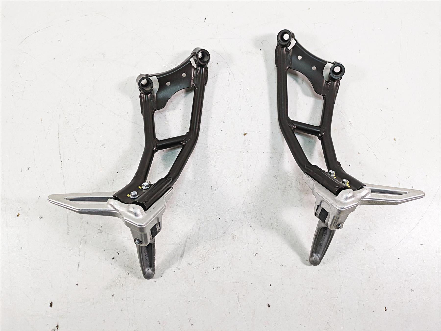 2017 Mv Agusta Dragster 800 Rear Passenger Footpeg Set 80B0B8764 80B0B8765 {{ shop.shopifyCountryName }} - Mototech271